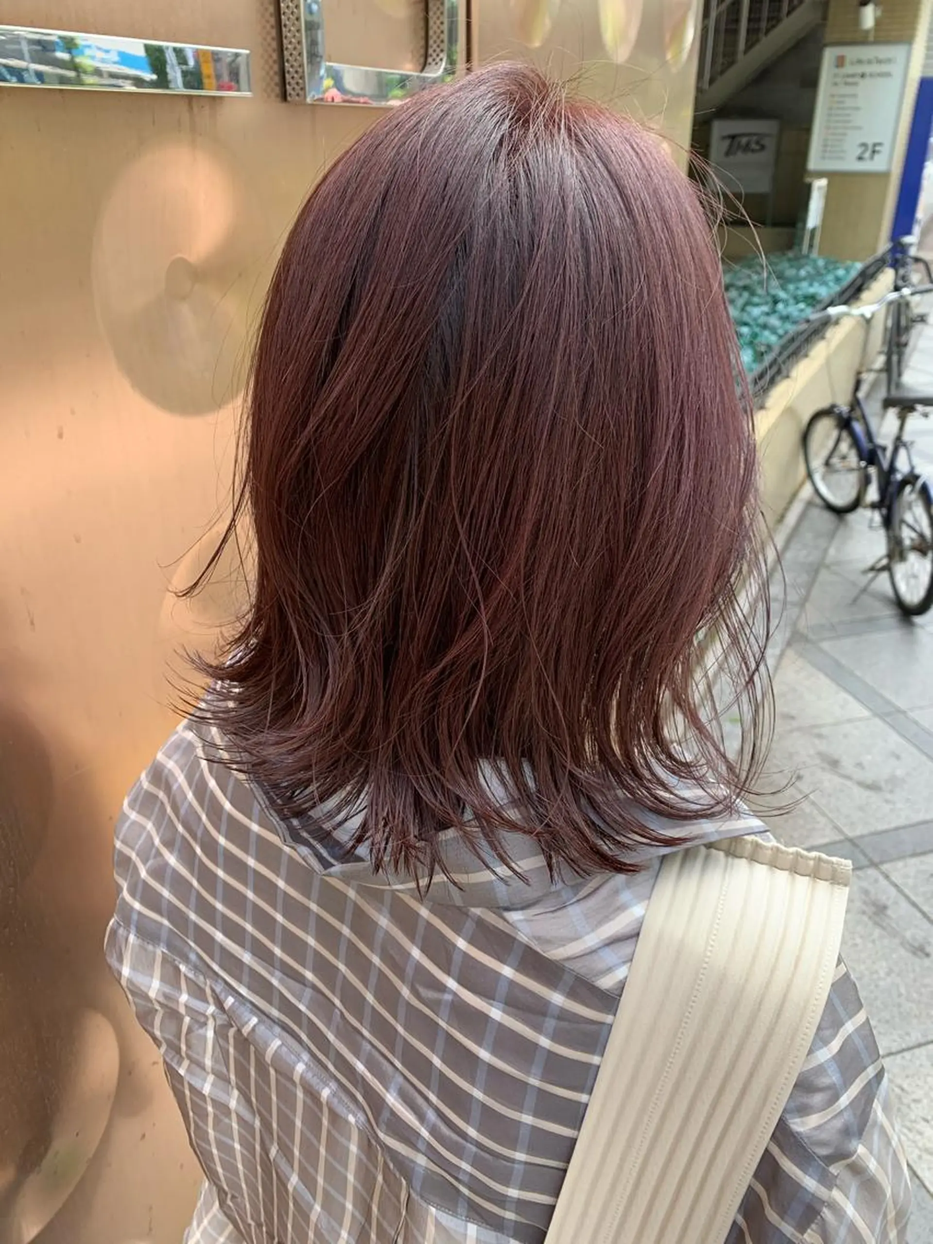 ミディアム カラー 安村 美奈のヘアスタイル