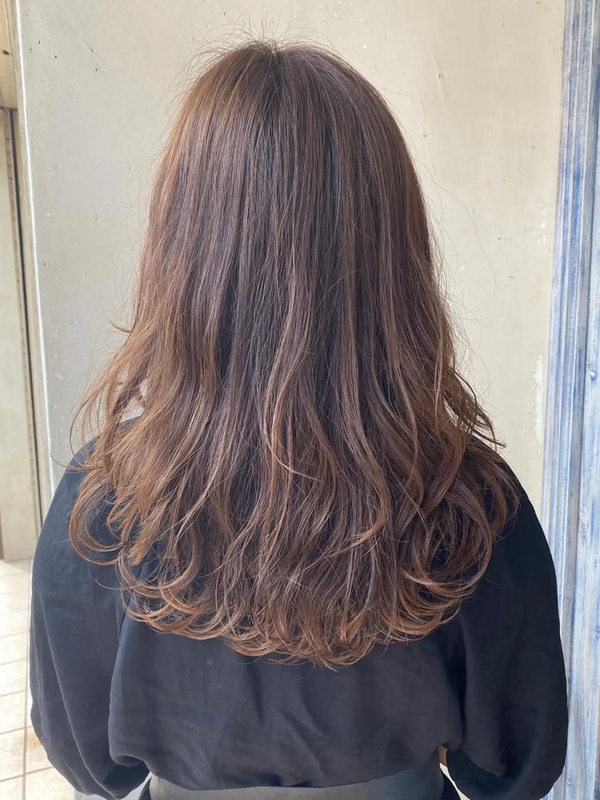 セミロング カラー ベージュカラー ブリーチ 井上 日菜乃のヘアスタイル