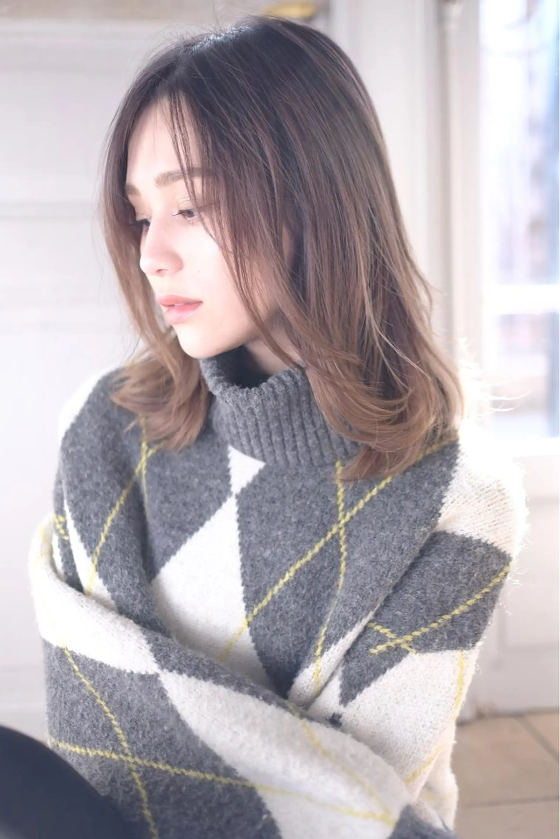 セミロング ブリーチ毛矯正.髪質 改善.髪にドラマをのヘアスタイル