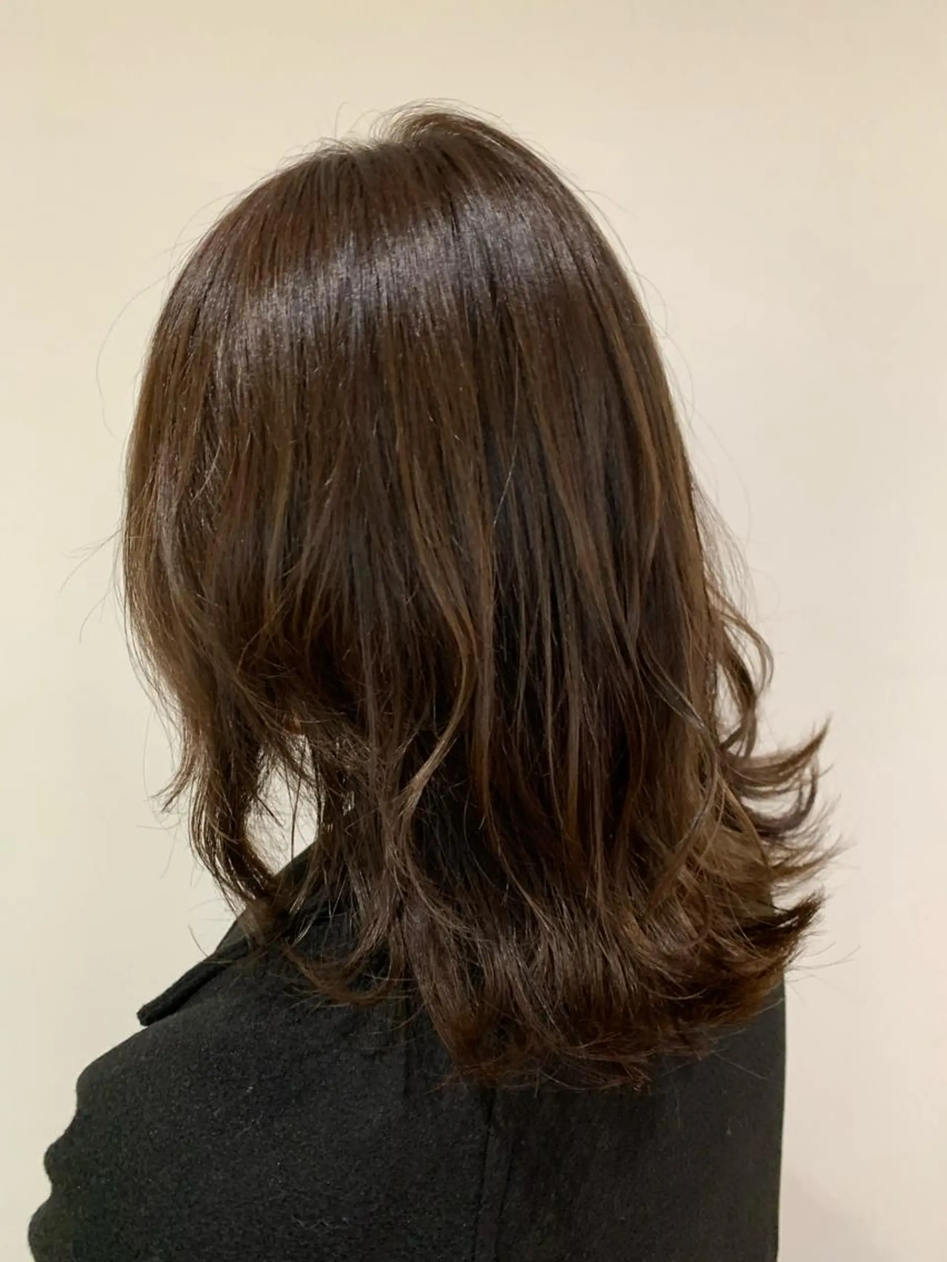 ミディアム カラー グレージュ 相澤 茉澄のマツエク・マツパデザイン