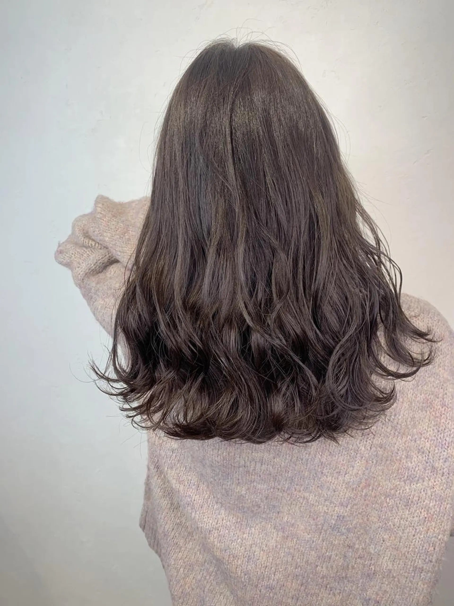 セミロング ＿WHITE鳳店 アンダーバーホワイトのヘアスタイル