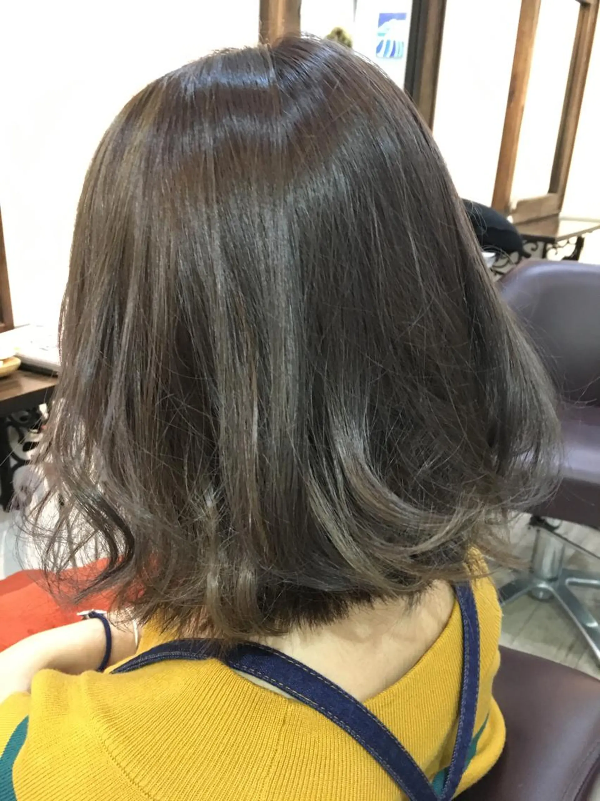 ミディアム カラー 切りっぱなしボブ グレージュ ボブ 松本 亮のヘアスタイル