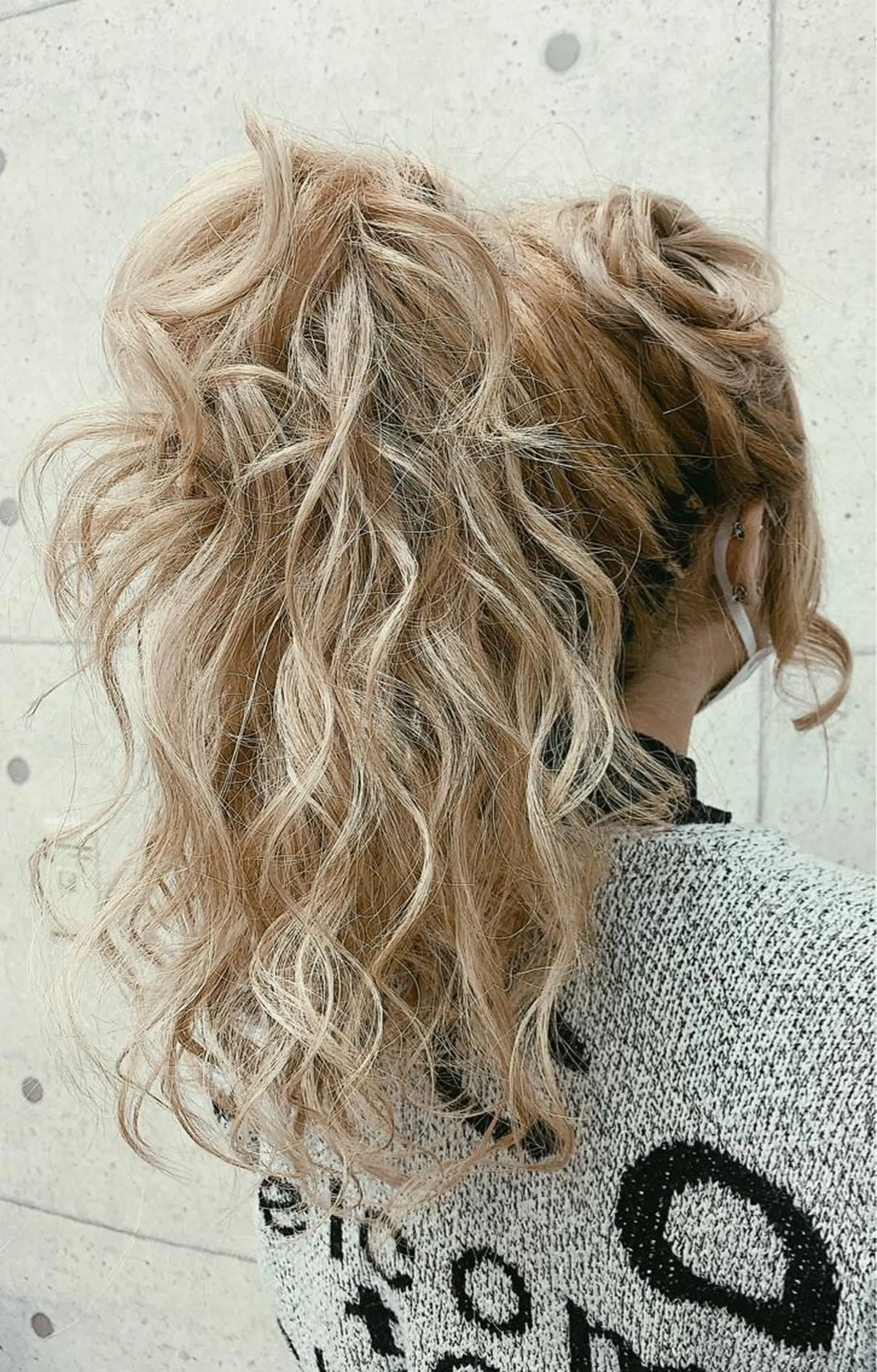 ロング ヘアアレンジ ポニーテール 卒業式のヘアスタイル 京都最安価エクステ muuka🦋のヘアスタイル