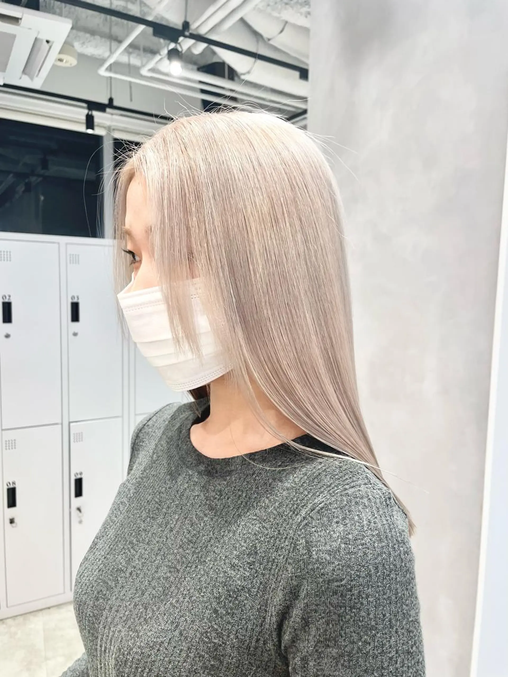 ロング カラー ベージュカラー ホワイトベージュ ヘアカラー トリートメント ヘアセット ハイトーン×レイヤー ／遠藤将太のヘアスタイル