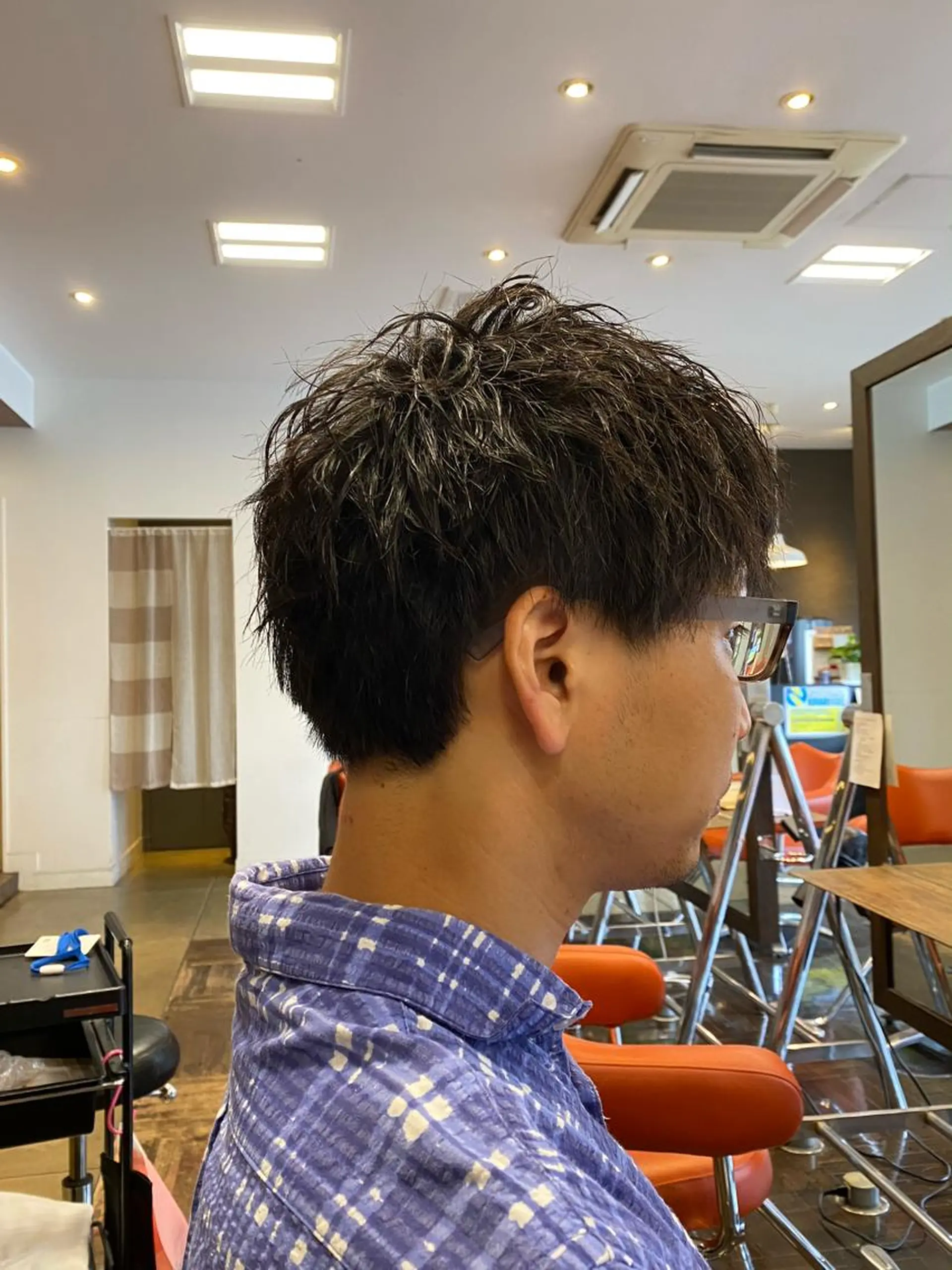 ショート パーマ メンズ メンズパーマ メンズツイストパーマ ツーブロック ショートヘア ツイストパーマ カット パーマ デザインカラー🌈 高木リョウのヘアスタイル