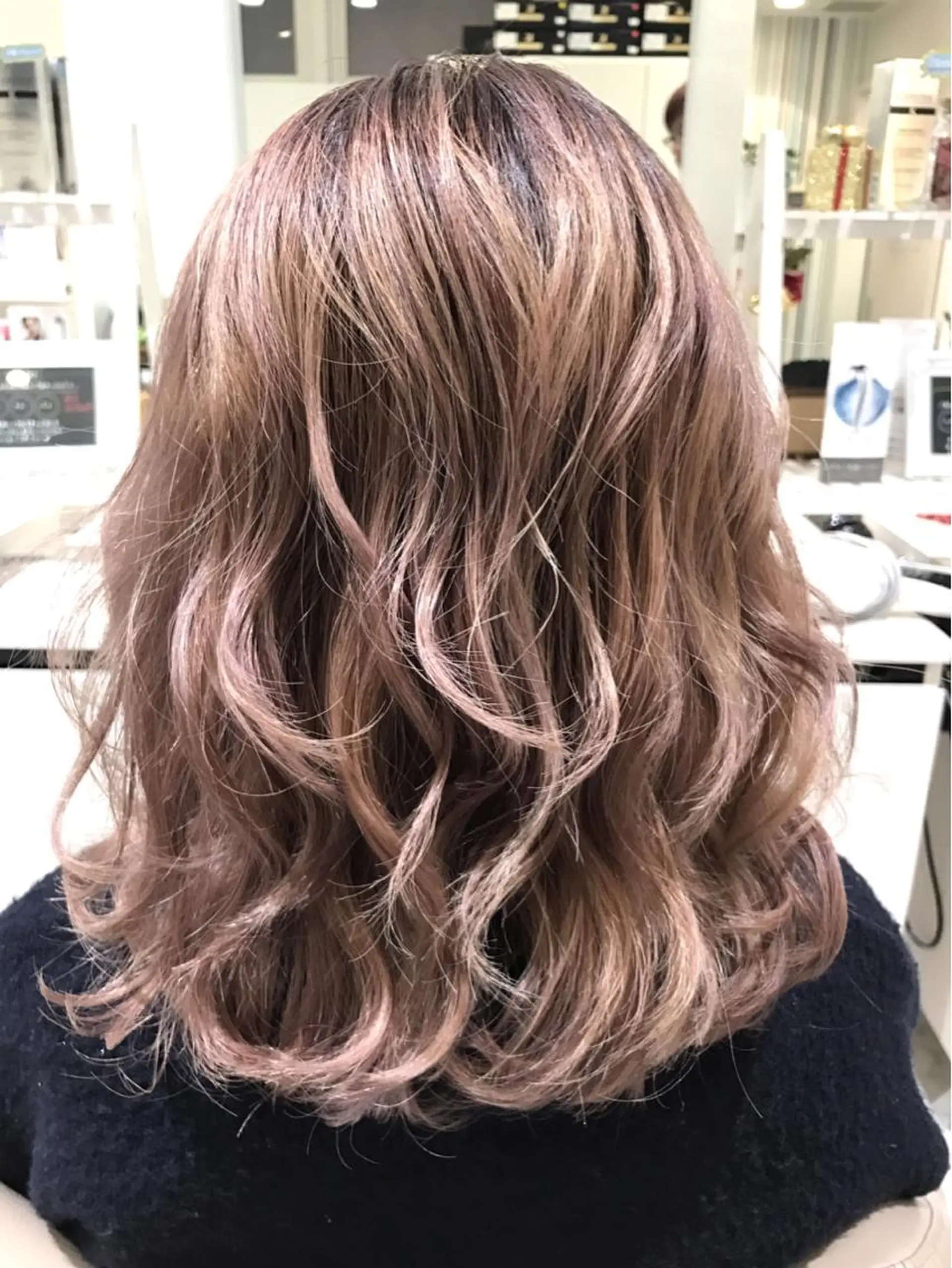 ミディアム カラー バレイヤージュ 透明感カラー ハイライトカラー イルミナカラー ピンクカラー 山崎俊輔/髪質改善 /バレイヤージュのヘアスタイル
