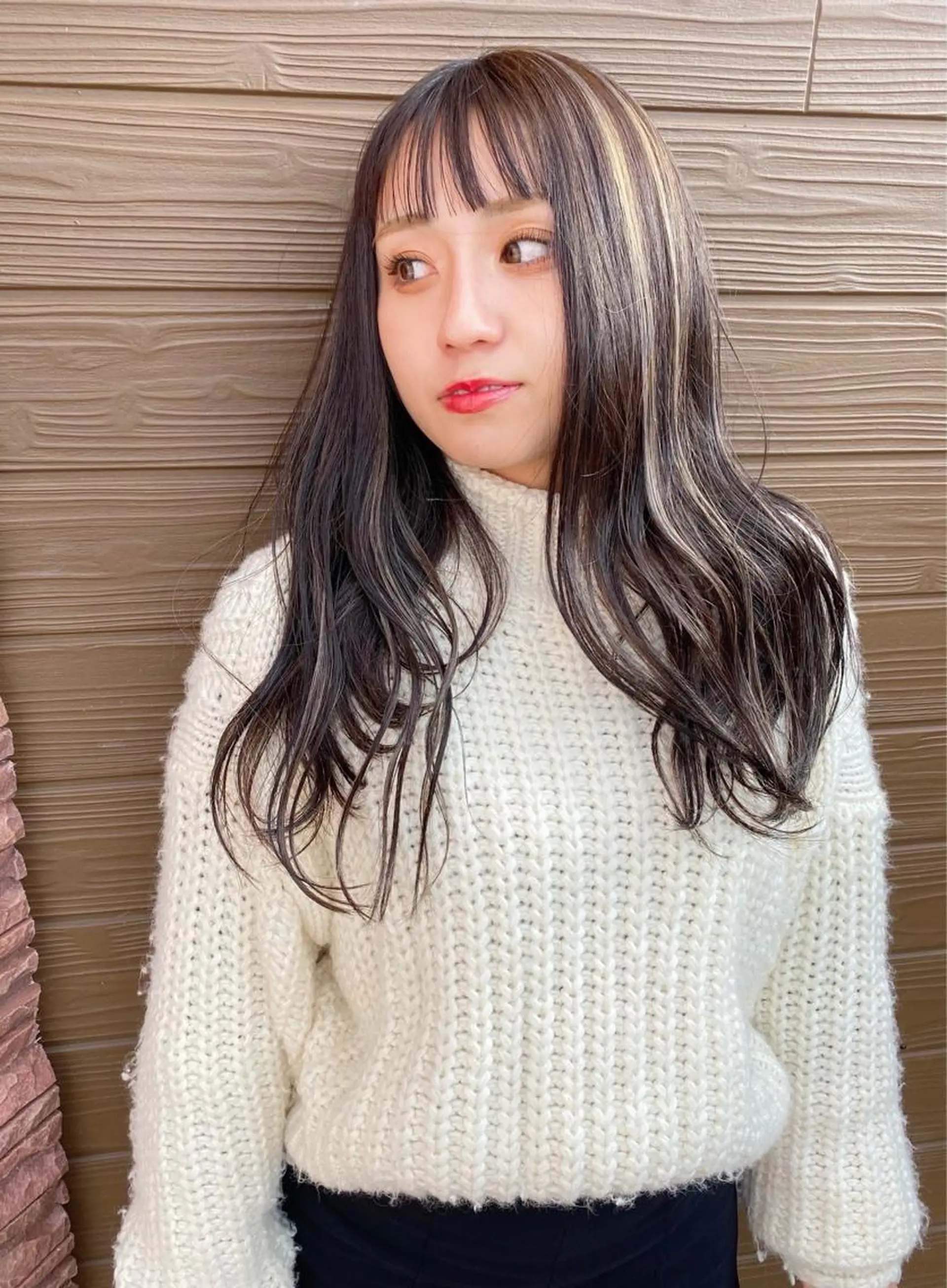 ロング カラー バレイヤージュ ブリーチ ブロンド ダブルカラー イヤリングカラー ヘアカラー モモカ/ハイトーン /バレイヤージュのヘアスタイル