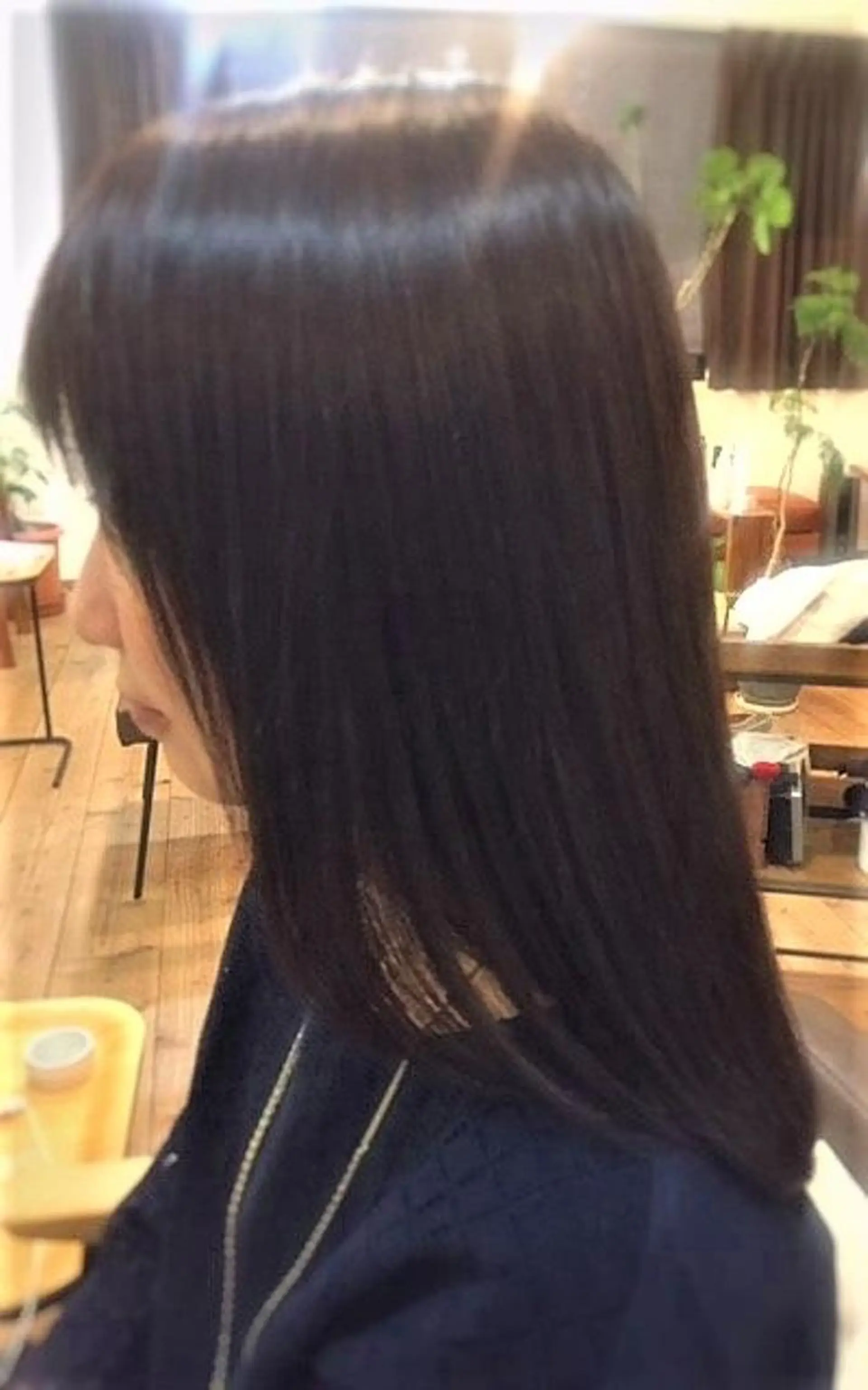 セミロング カラー nest  のヘアスタイル