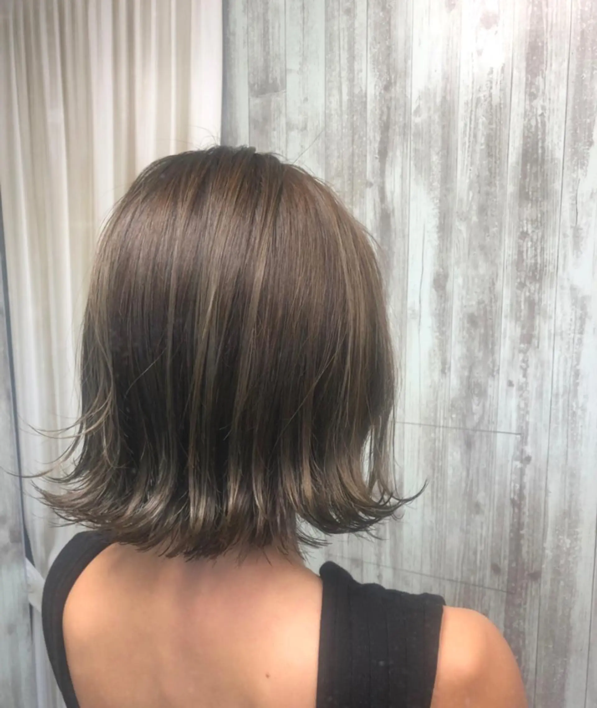 ミディアム カラー アディクシーカラー 透明感カラー グレージュ ボブ 外ハネヘア カット ヘアカラー トリートメント レイヤーカット× 髪質改善カラー　片山のヘアスタイル