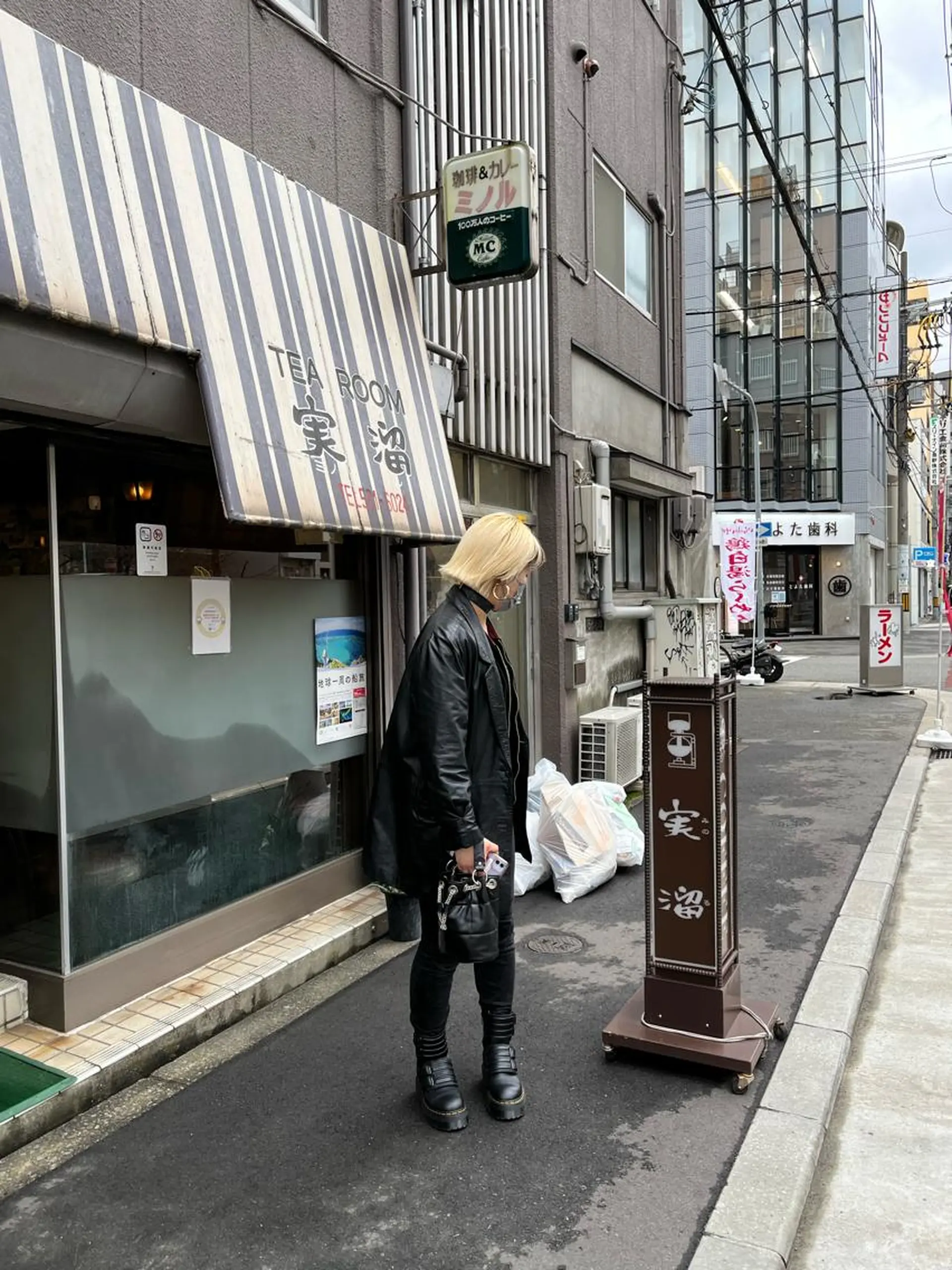 ミディアム カラー ダブルカラー ハイトーンカラー レイヤーカット/ ダブルカラーサクライのヘアスタイル