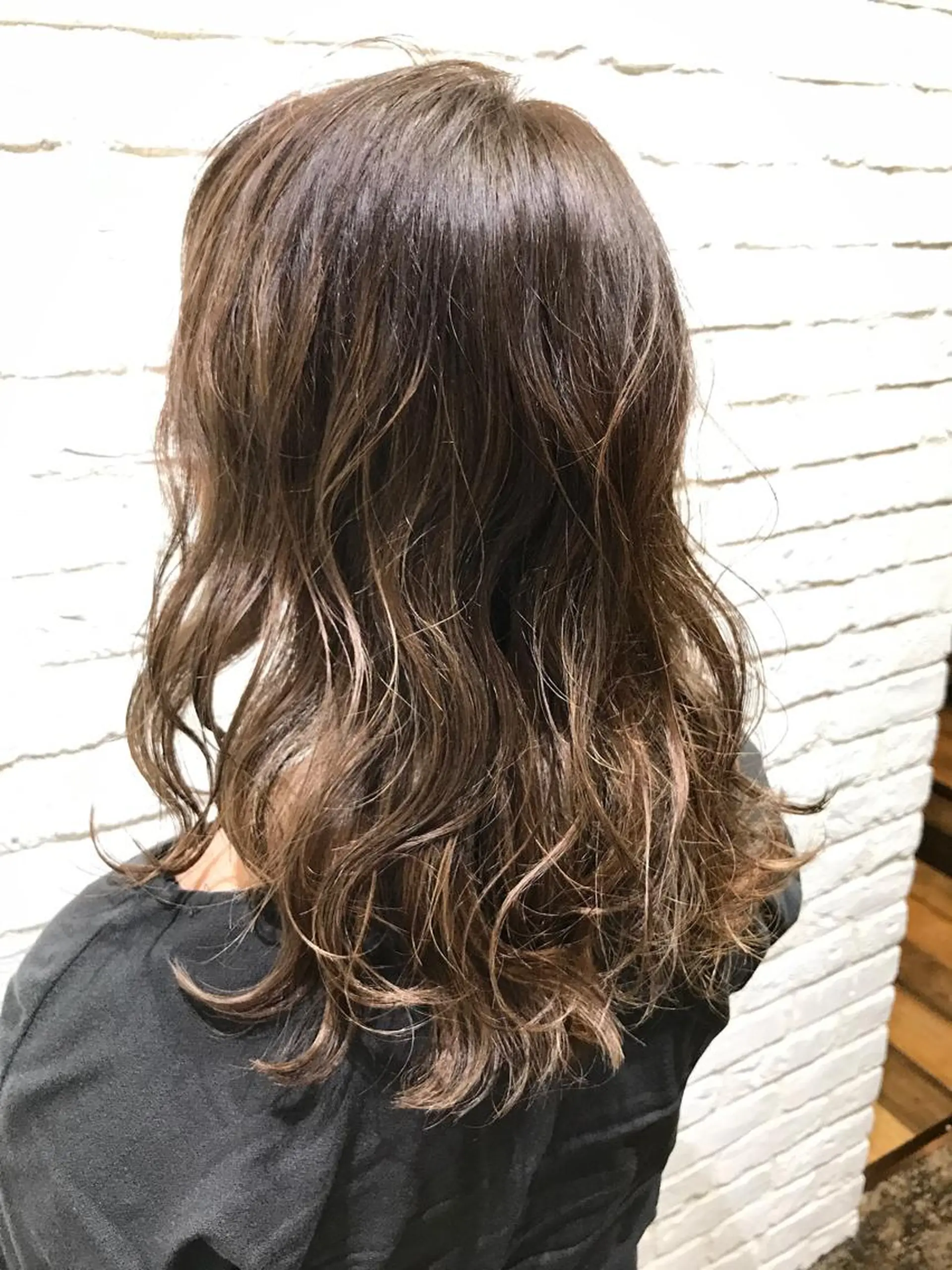 ミディアム カラー UMEDA FIGAROのヘアスタイル