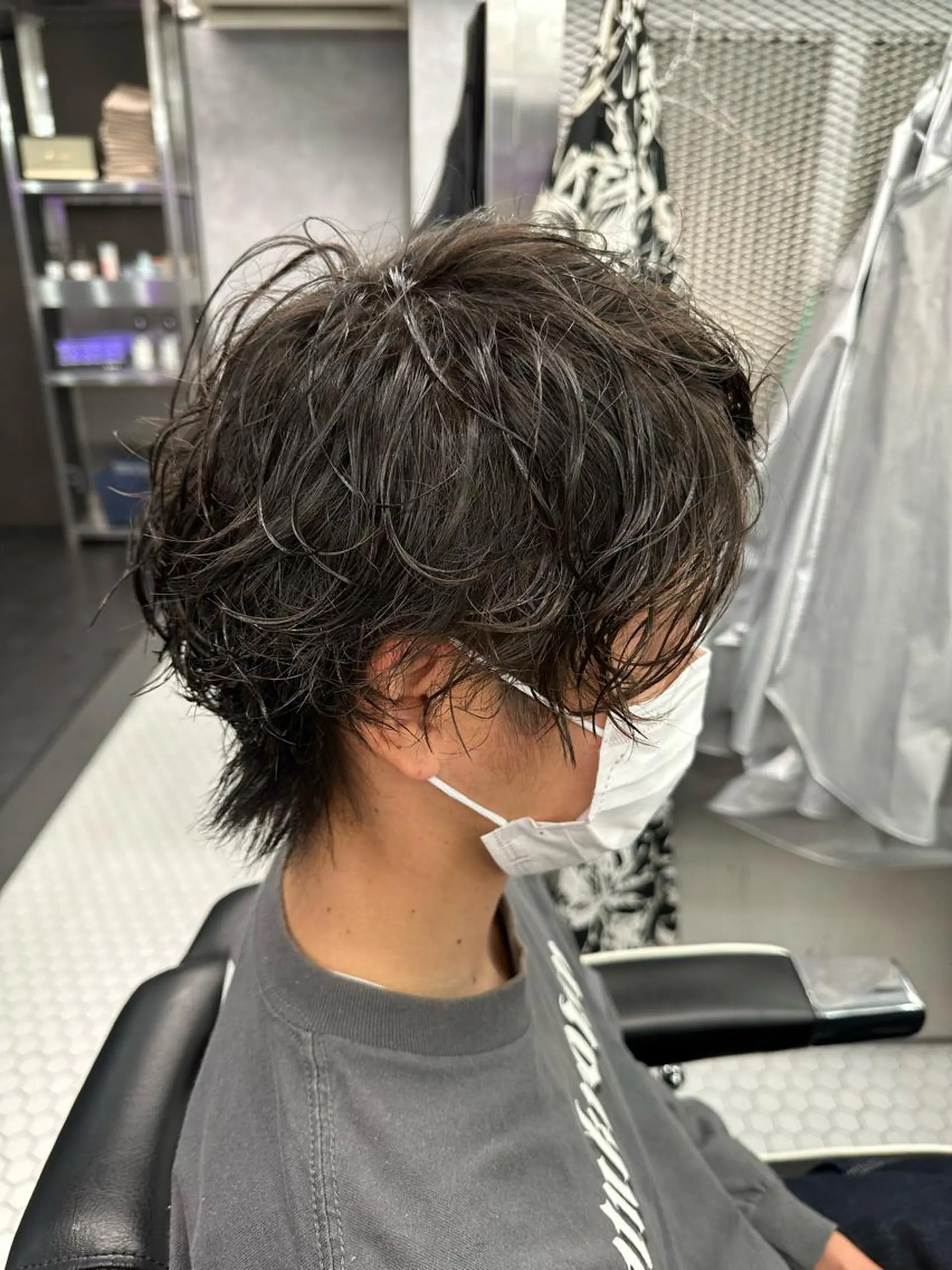 ミディアム パーマ メンズ ミディアムパーマ メンズバレイヤージュ メンズブリーチ ビジネス センターパート カット パーマ メンズ専門美容室 /久徳大輝のヘアスタイル