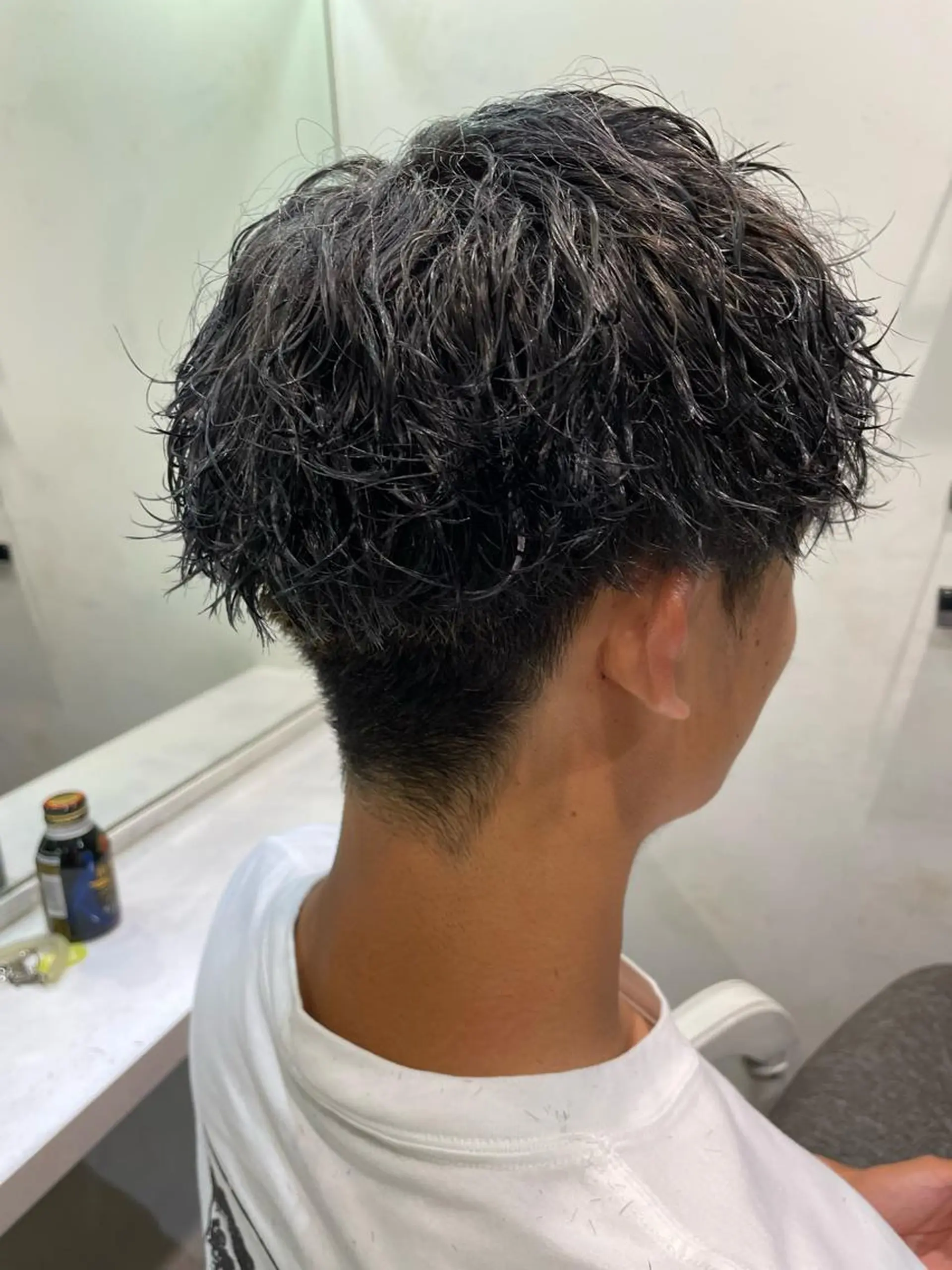 パーマ メンズ メンズブリーチ メンズパーマ スペインカール メンズツイストパーマ 波巻きパーマ 大阪美容師 井上智博のヘアスタイル