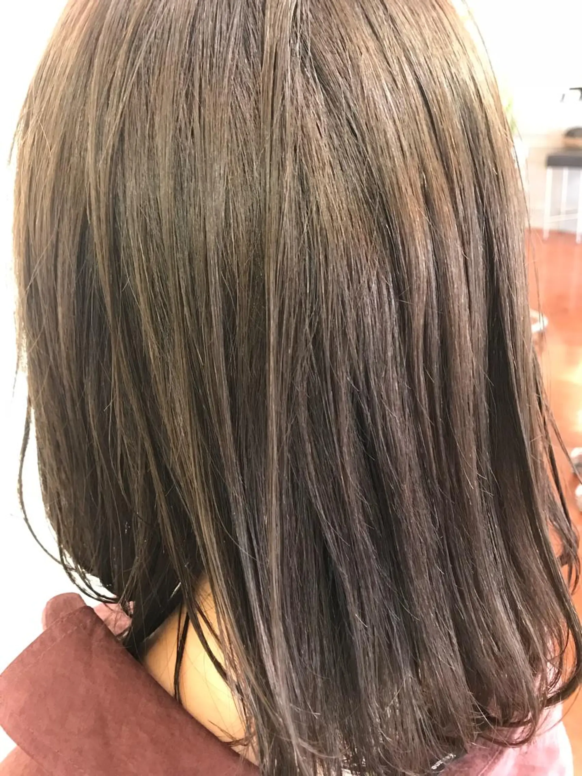 ミディアム ヨシダ トオルのヘアスタイル