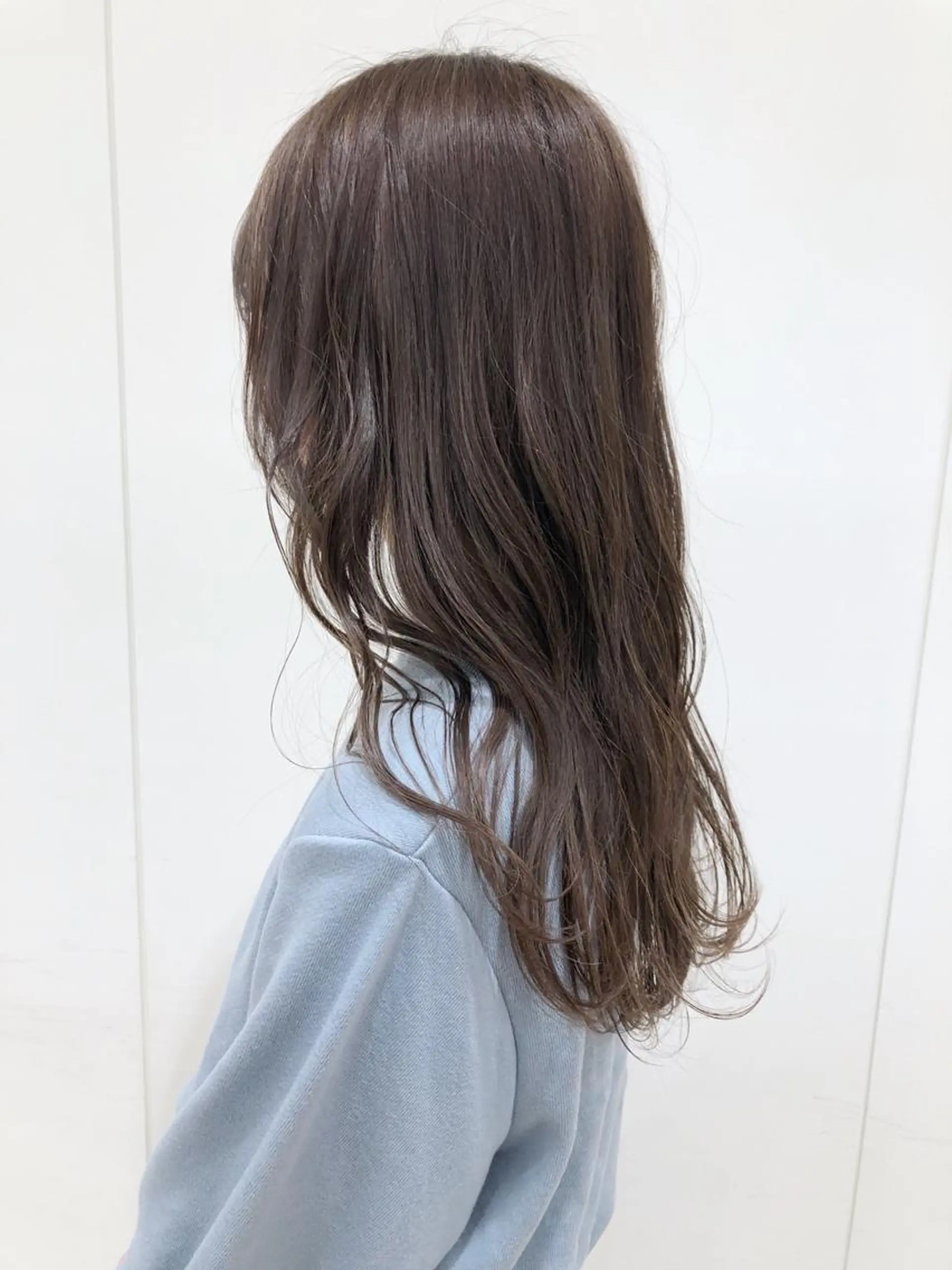 セミロング カラー グレージュ ケアブリーチ 坪井佑樹のヘアスタイル