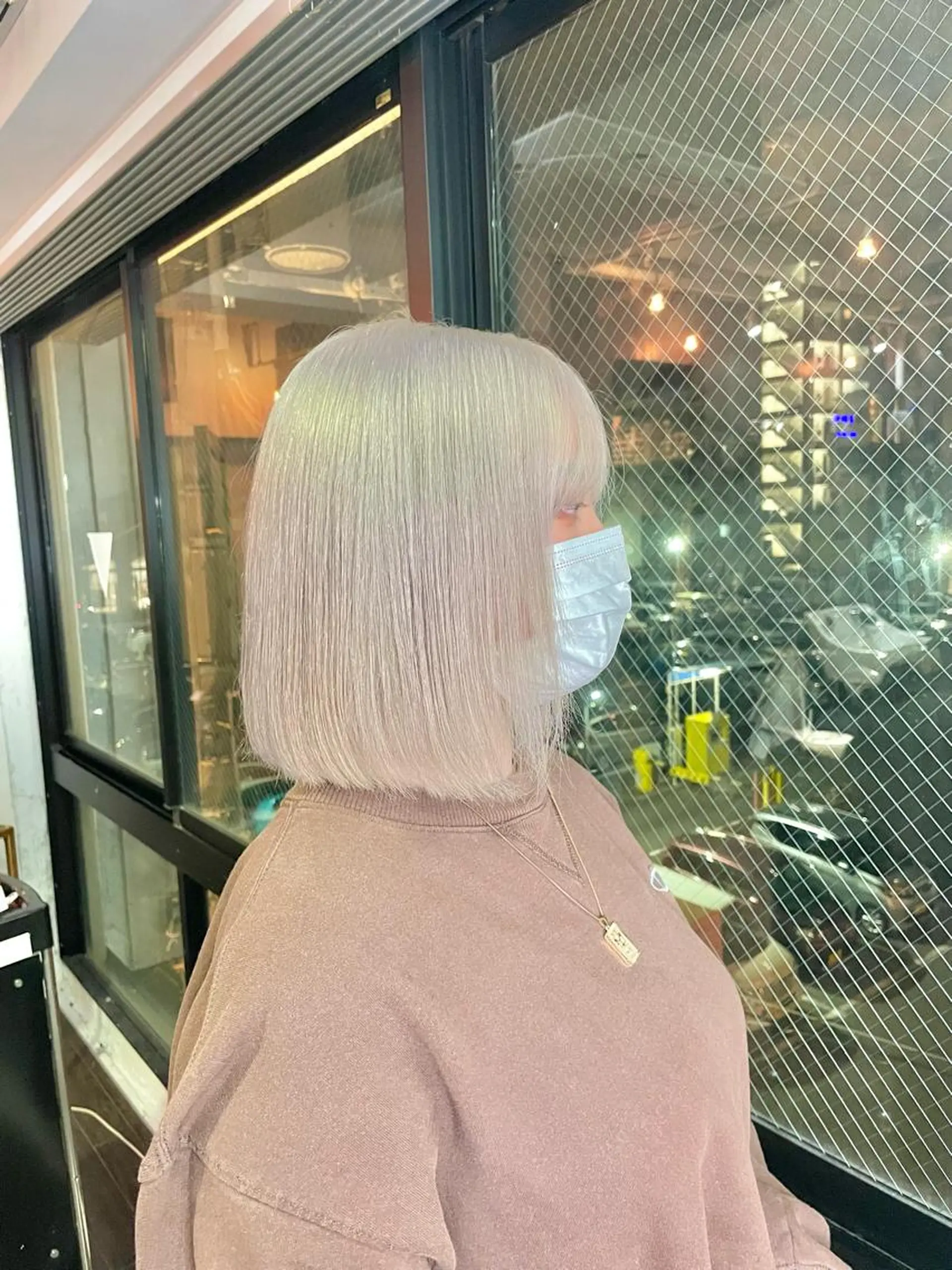 ショート カラー ヘアアレンジ ベージュカラー ブリーチ ハイトーンカラー ミルクティーベージュ ホワイトベージュ 安田和洋 ブリーチカラー特化のヘアスタイル