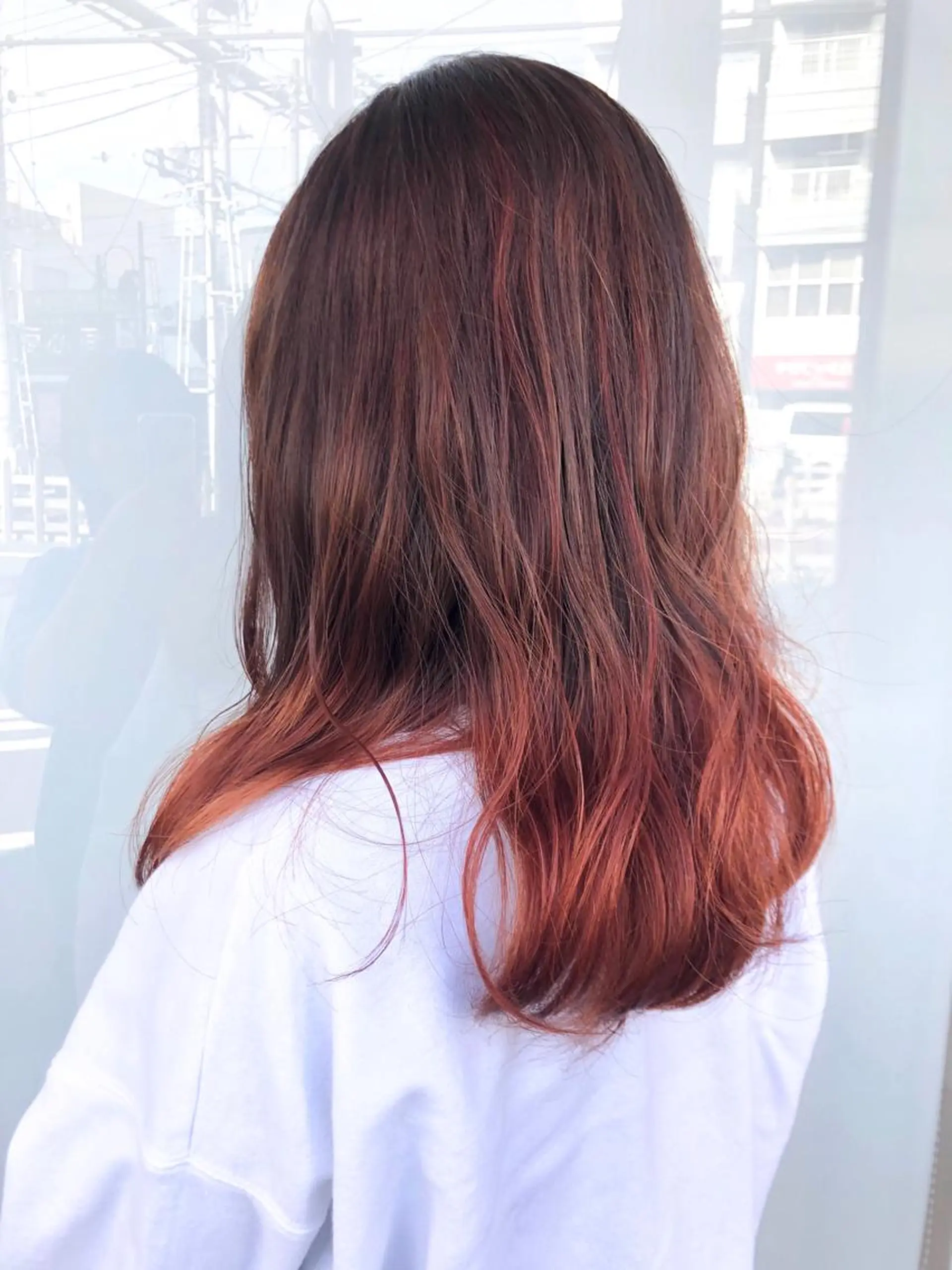 ミディアム カラー グラデーションカラー ハイライトカラー オレンジ ハイライト ウルフカット ハッシュカット/七海のヘアスタイル