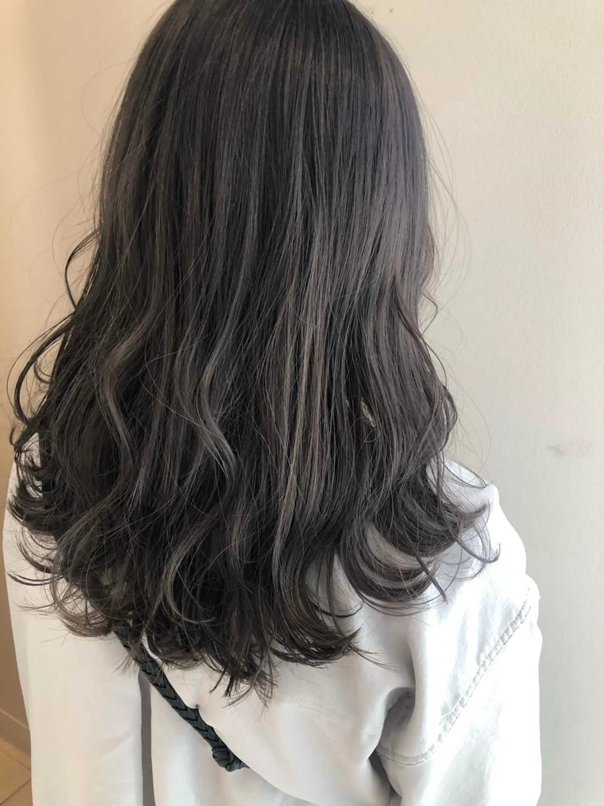 ロング カラー アッシュ アッシュグレー アッシュグレージュ グレージュ ヘアカラー トリートメント 盛れるレイヤーカット 得意🌹井上美沙のヘアスタイル