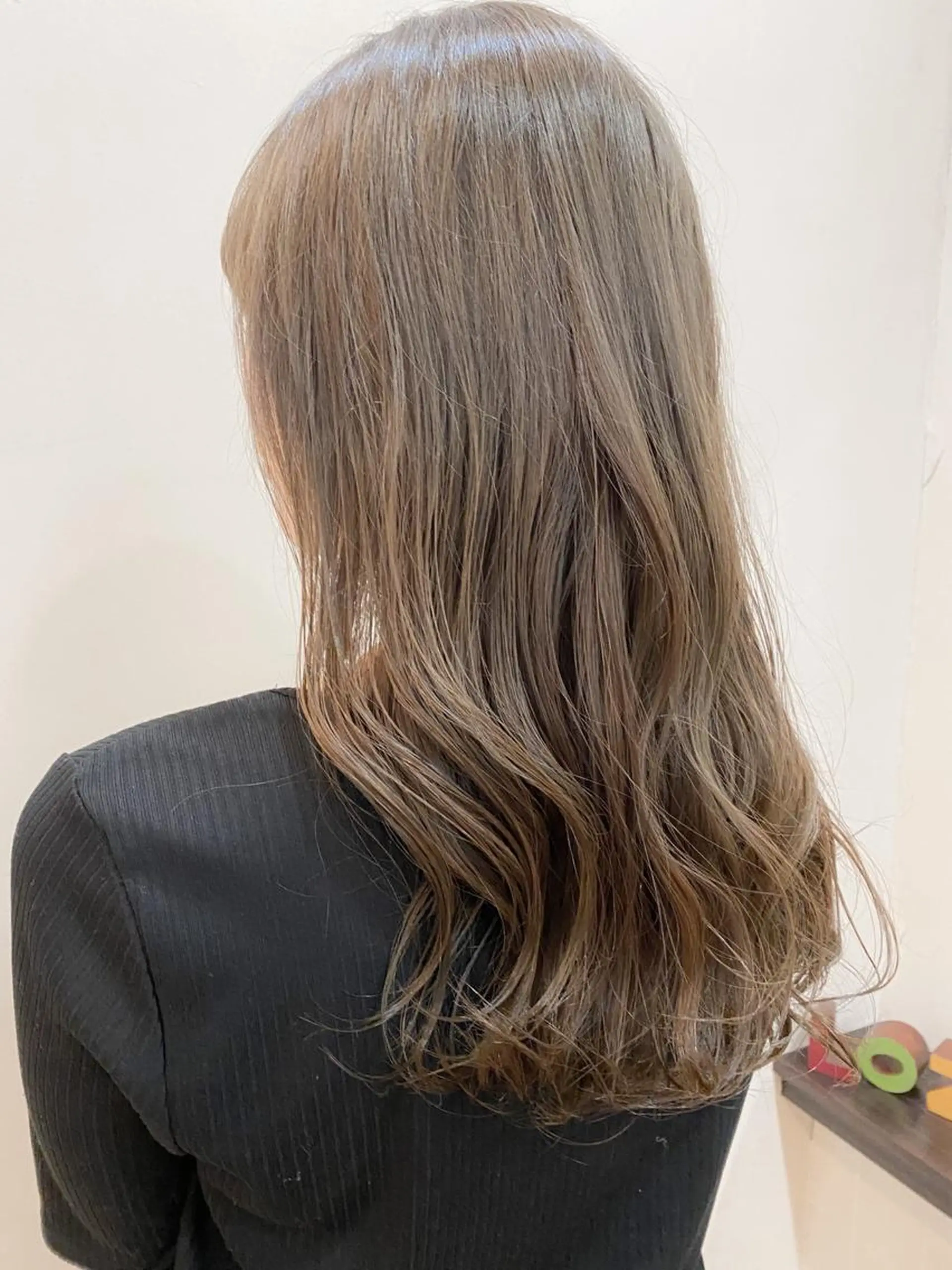カラー グレージュ 鈴木 啓介のヘアスタイル