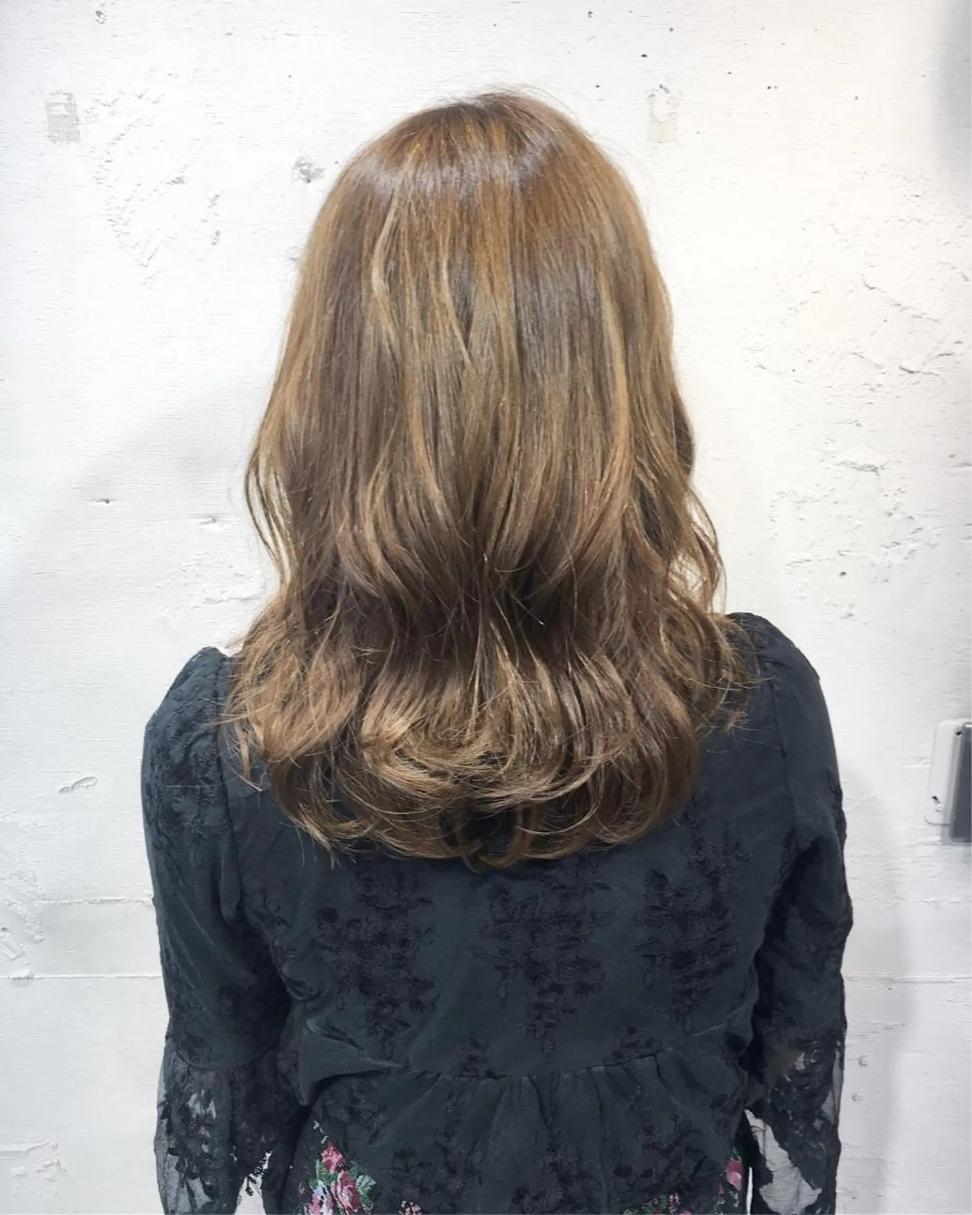 セミロング カラー パーマ グレージュ ✨艶髪✨透明感✨ 山内大樹のヘアスタイル