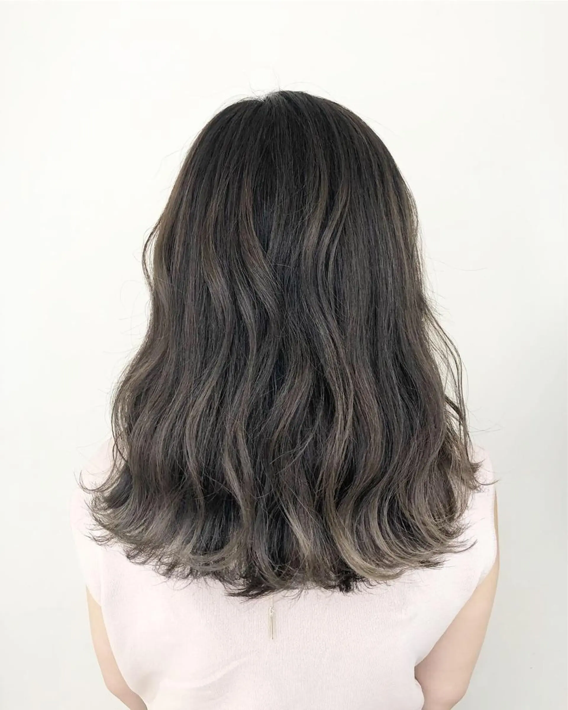 セミロング カラー ブリーチ 透明感カラー ハイライトカラー ハイライト ヘアカラー トリートメント 透明感カラー 松田晃代のヘアスタイル