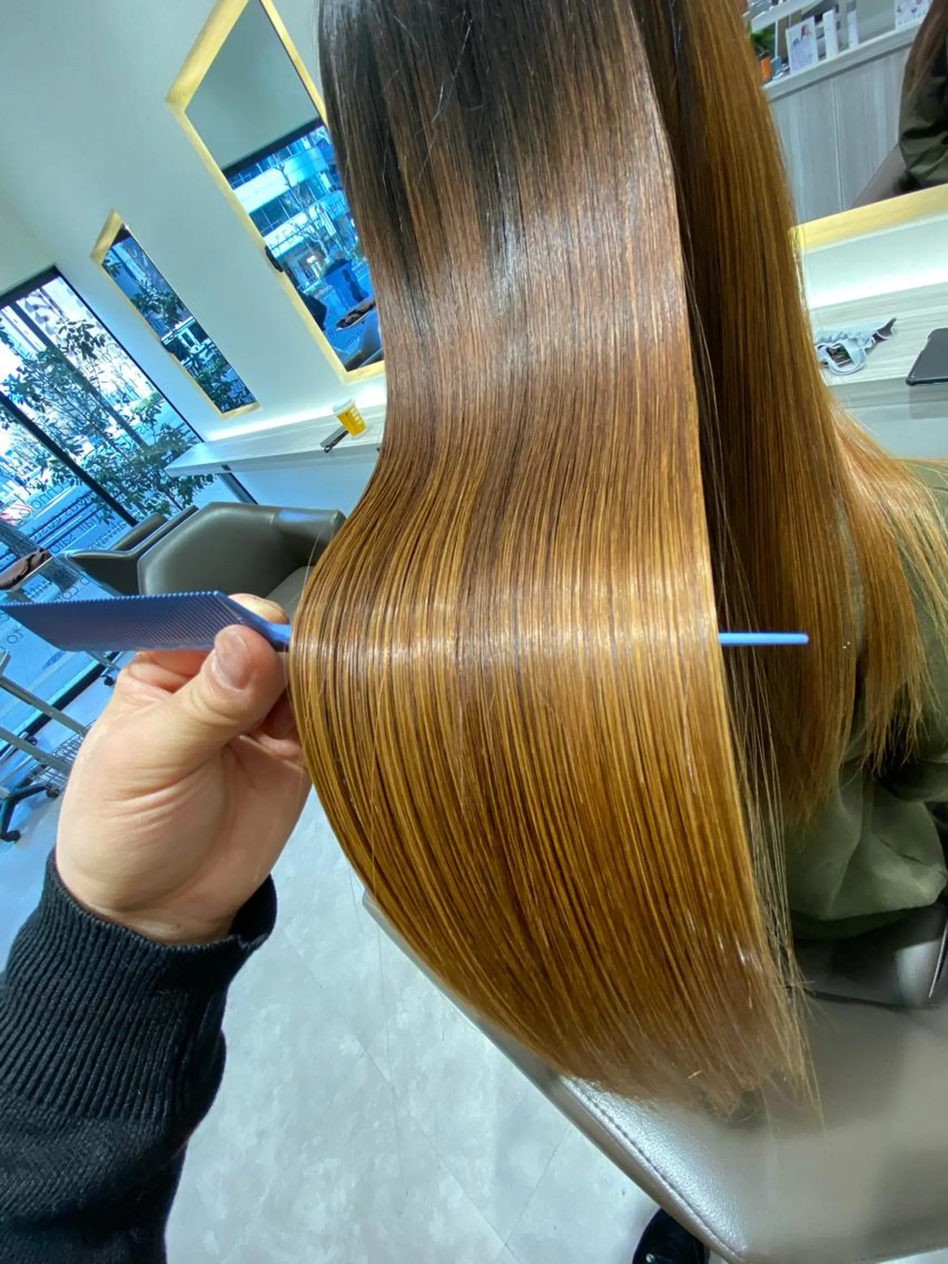 ロング ムトウセイマ/ 縮毛矯正/ブリーチのヘアスタイル