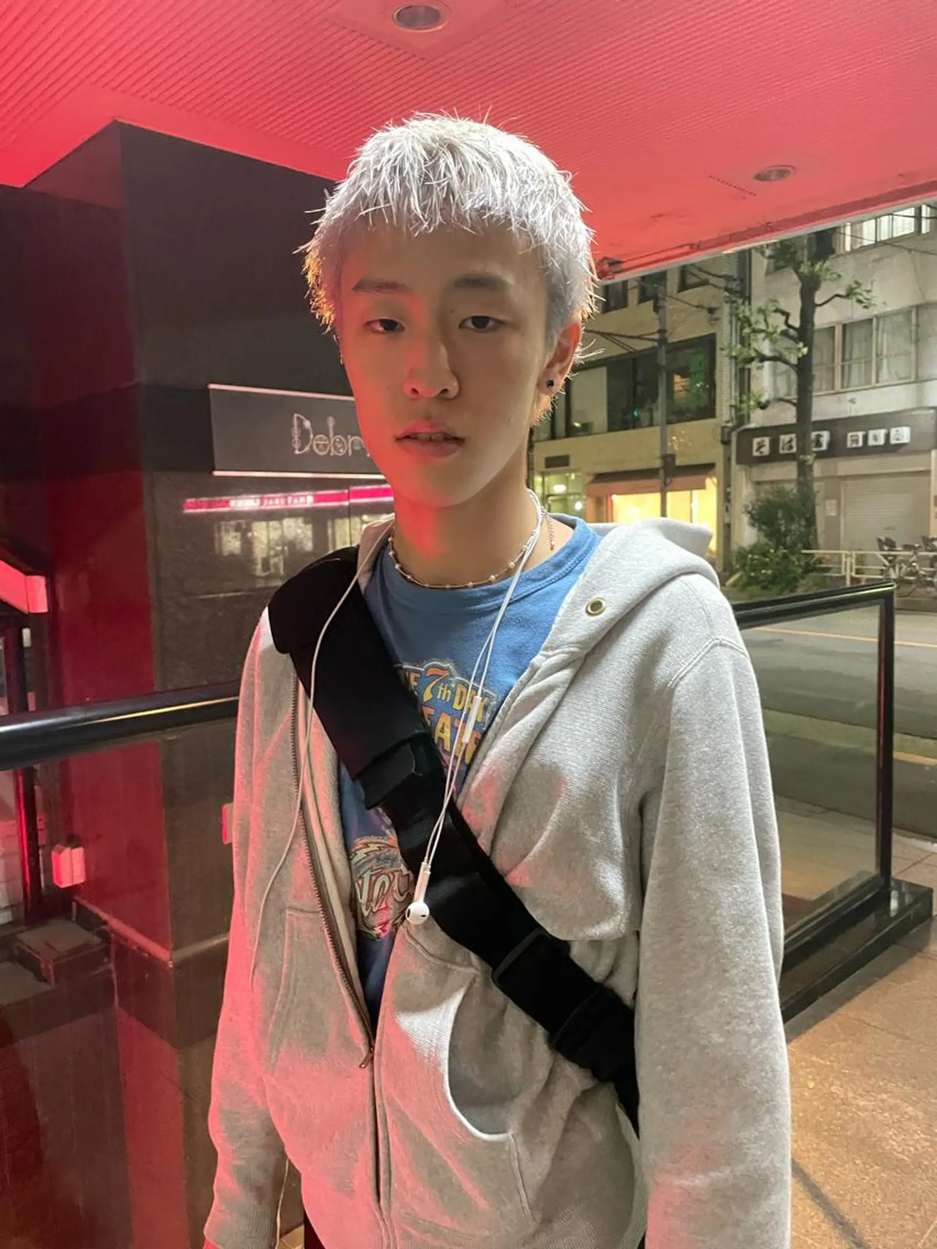 ショート カラー メンズ メンズバレイヤージュ メンズブリーチ センターパート フェードカット メンズハイライト カット ヘアカラー トリートメント スパイラルパーマ 🌐hina⭐️のヘアスタイル