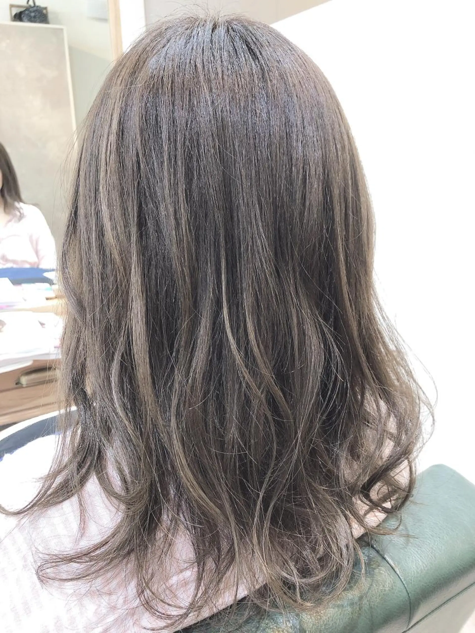 ミディアム カラー カット ヘアカラー トリートメント 菊池 貢平のヘアスタイル