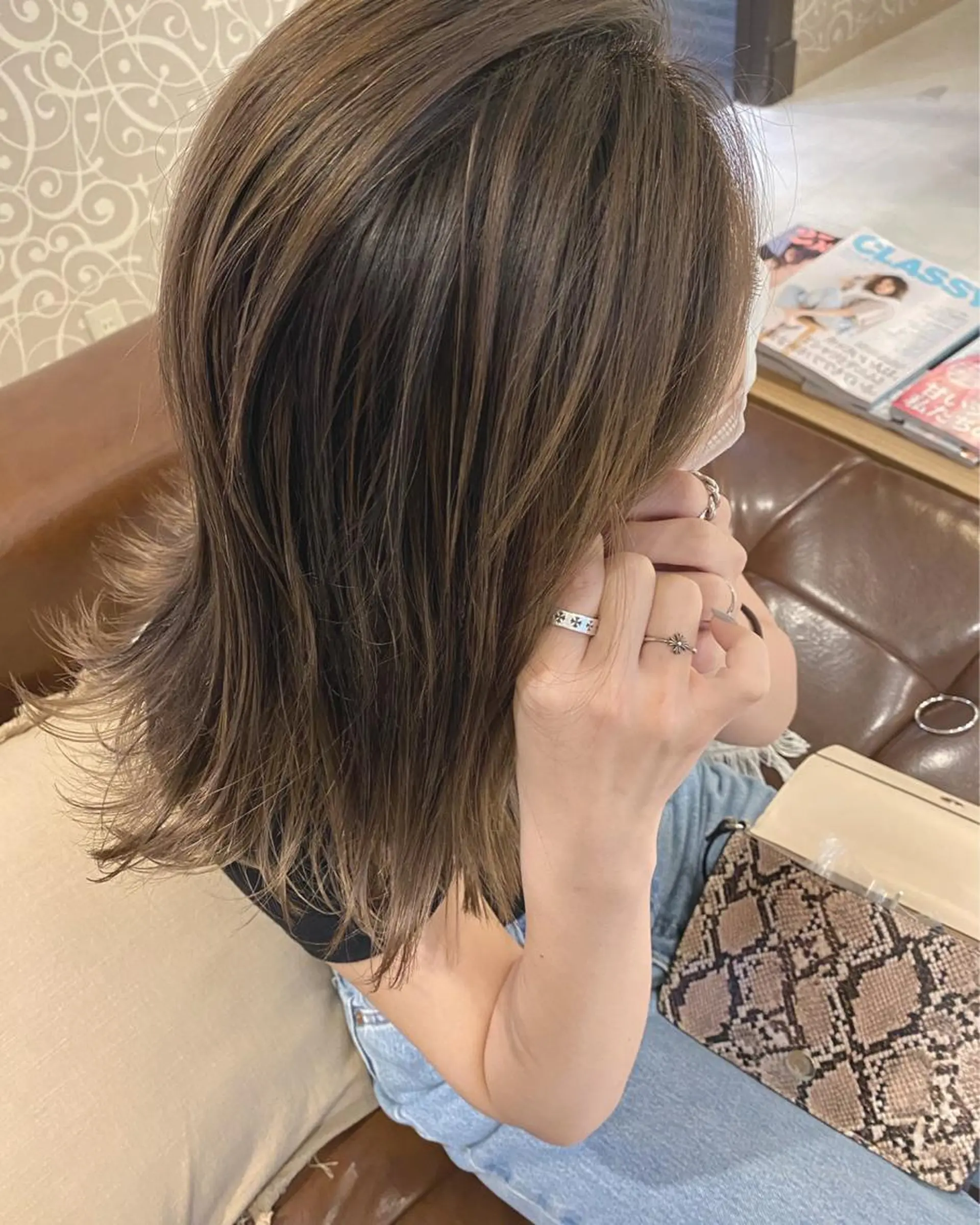 ミディアム カラー ブリーチ ブラウンカラー ケアブリーチ ダークブラウン ハイライトカラー ヘアカラー 天野 瑠真のヘアスタイル