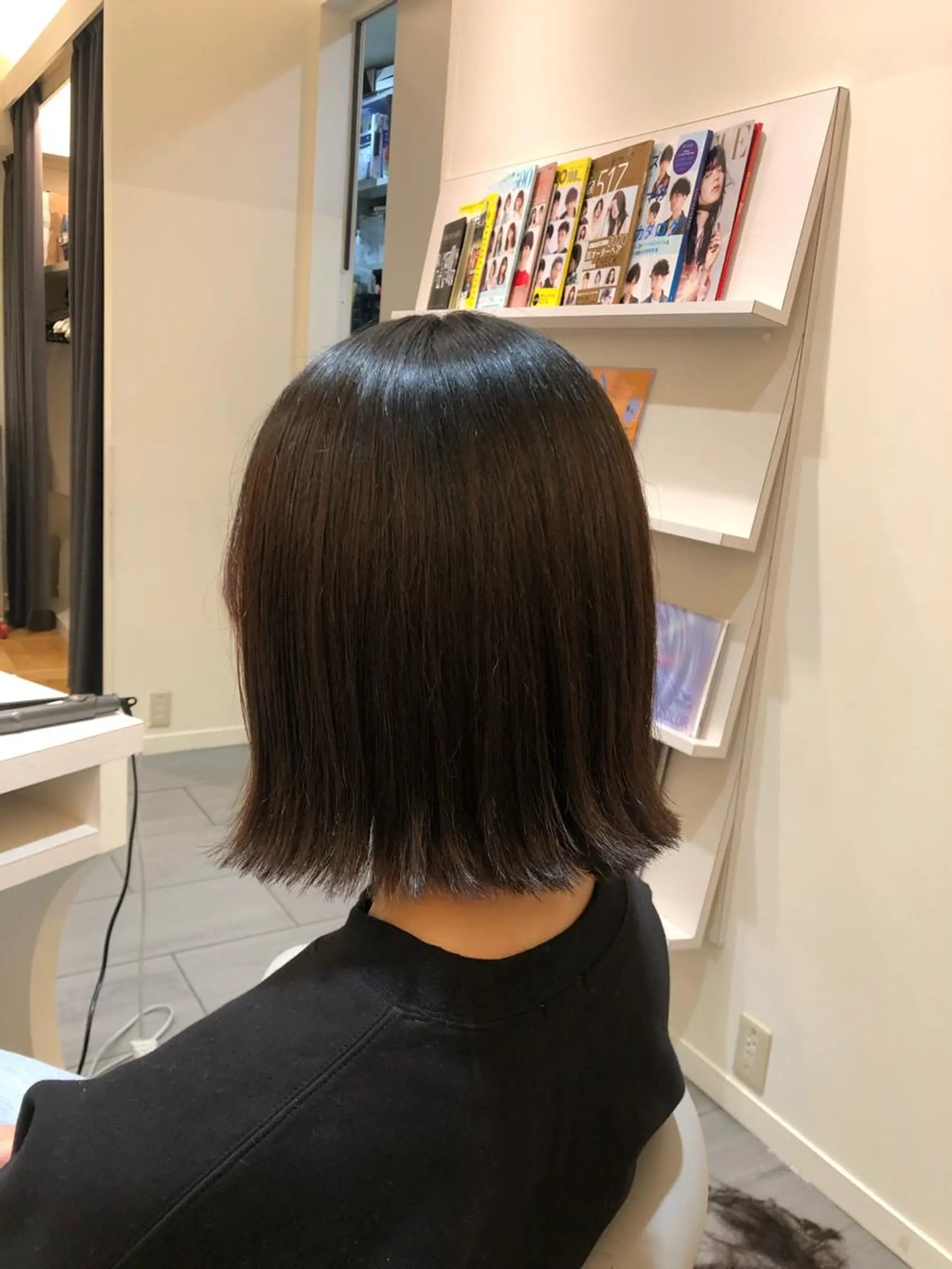 ショート カラー 外ハネヘア コテ巻きパーマ 阪上 沙織のヘアスタイル