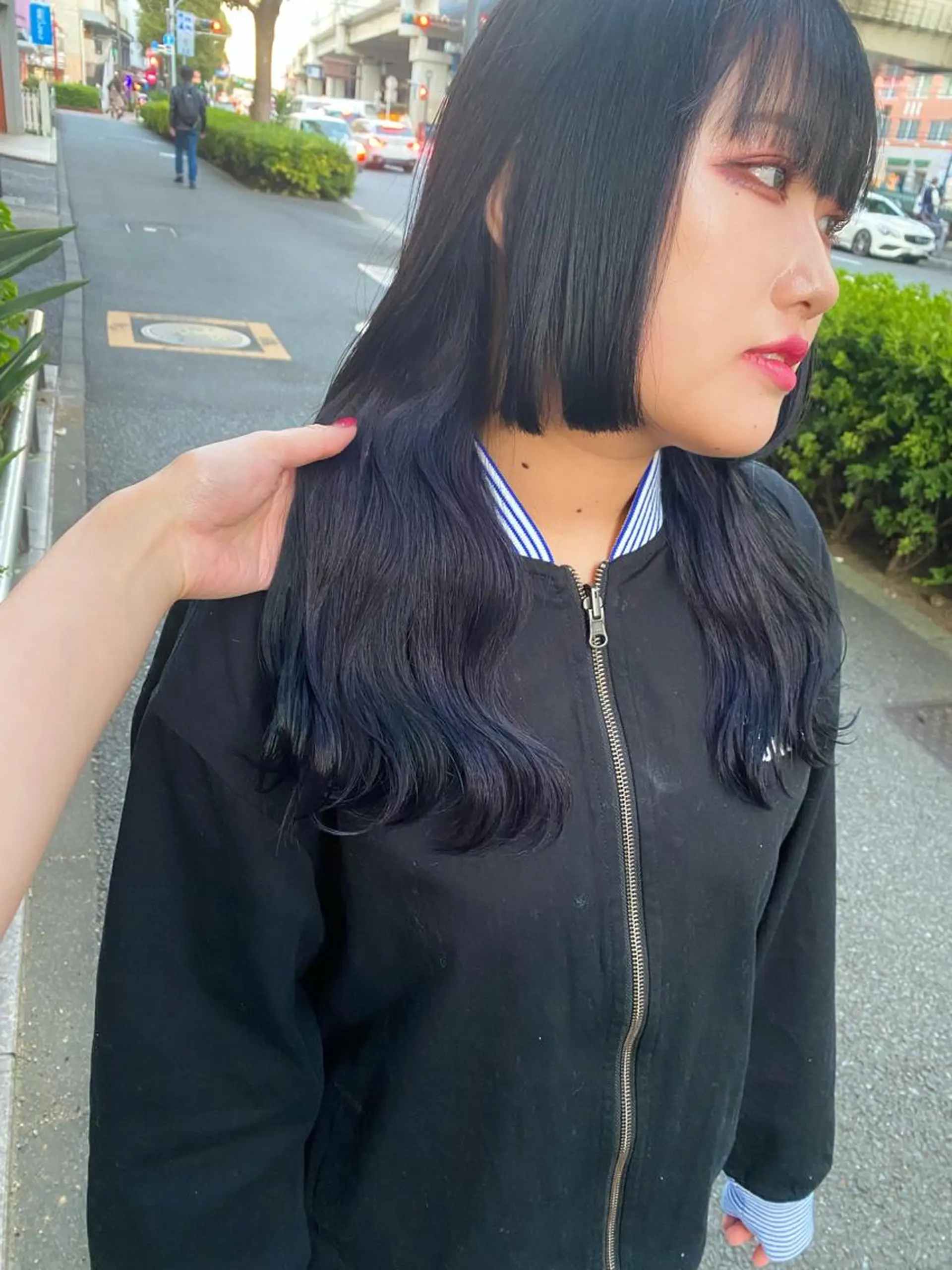 ロング カラー ブルーカラー ブルーバイオレット バイオレットカラー ヘアカラー モモカ/ハイトーン /バレイヤージュのヘアスタイル