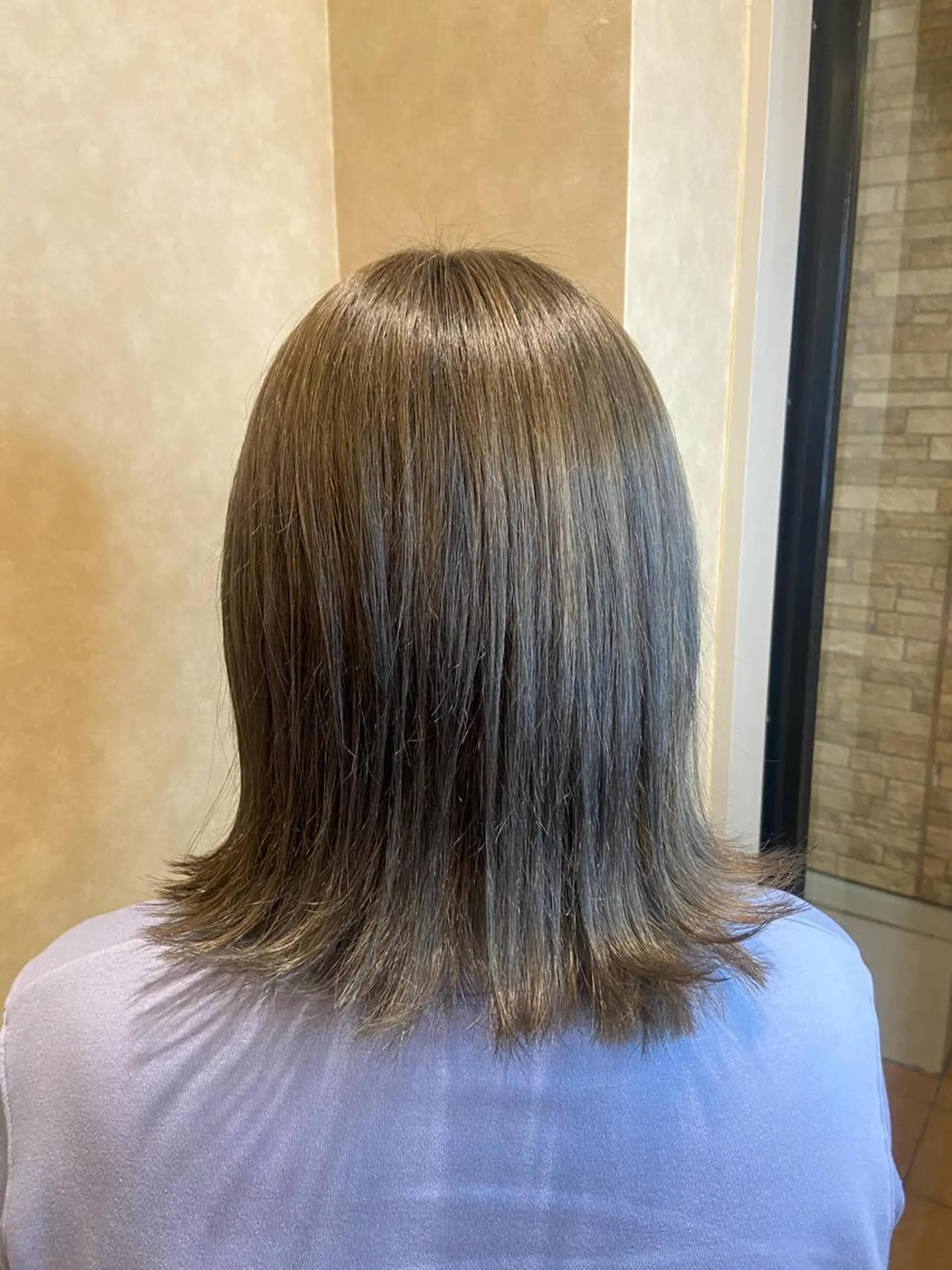 ミディアム カラー ブリーチ 小林 亜紀のヘアスタイル