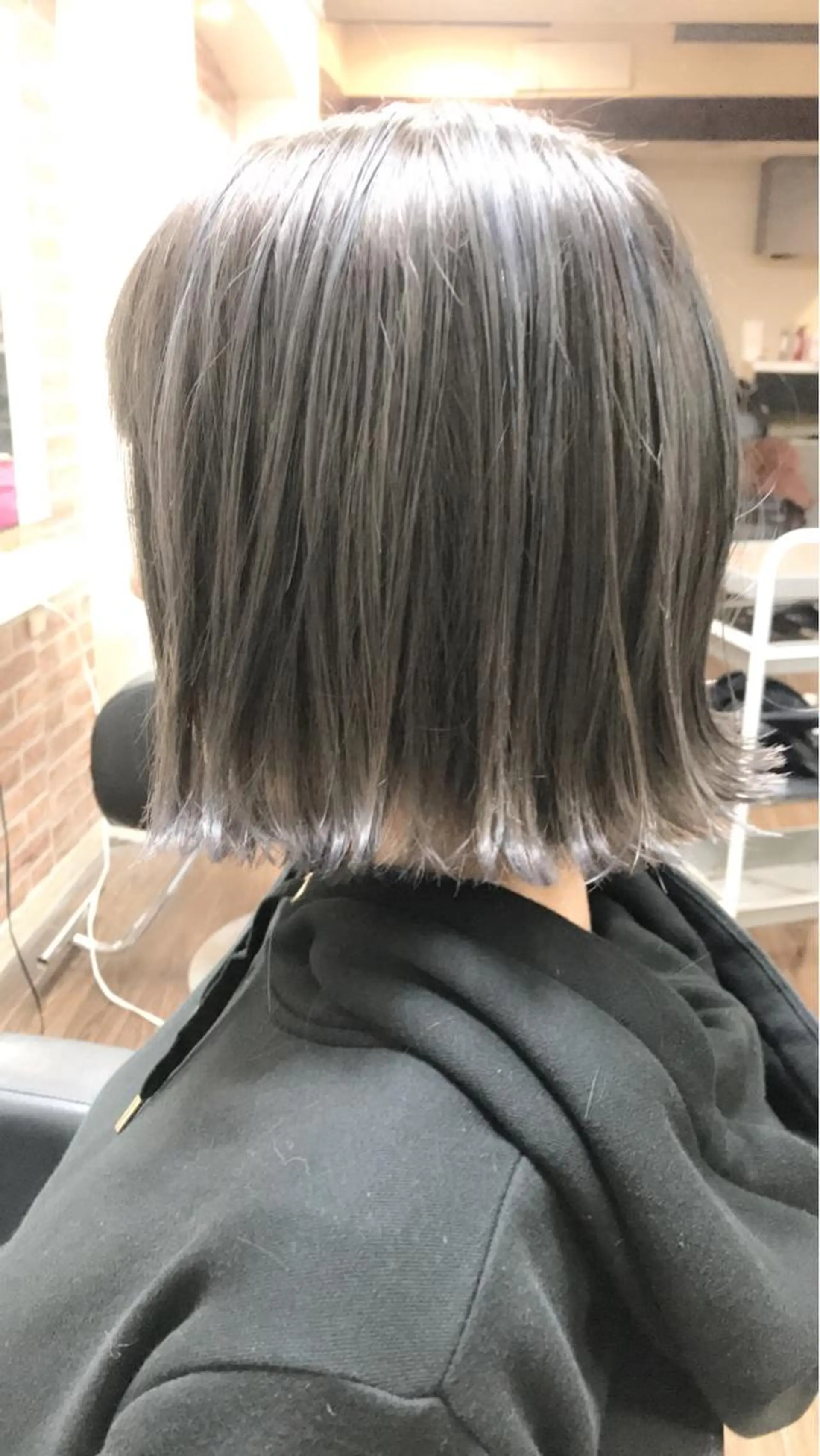 ショート カラー アッシュ ベージュカラー ボブ 外ハネヘア 家田 竜のヘアスタイル