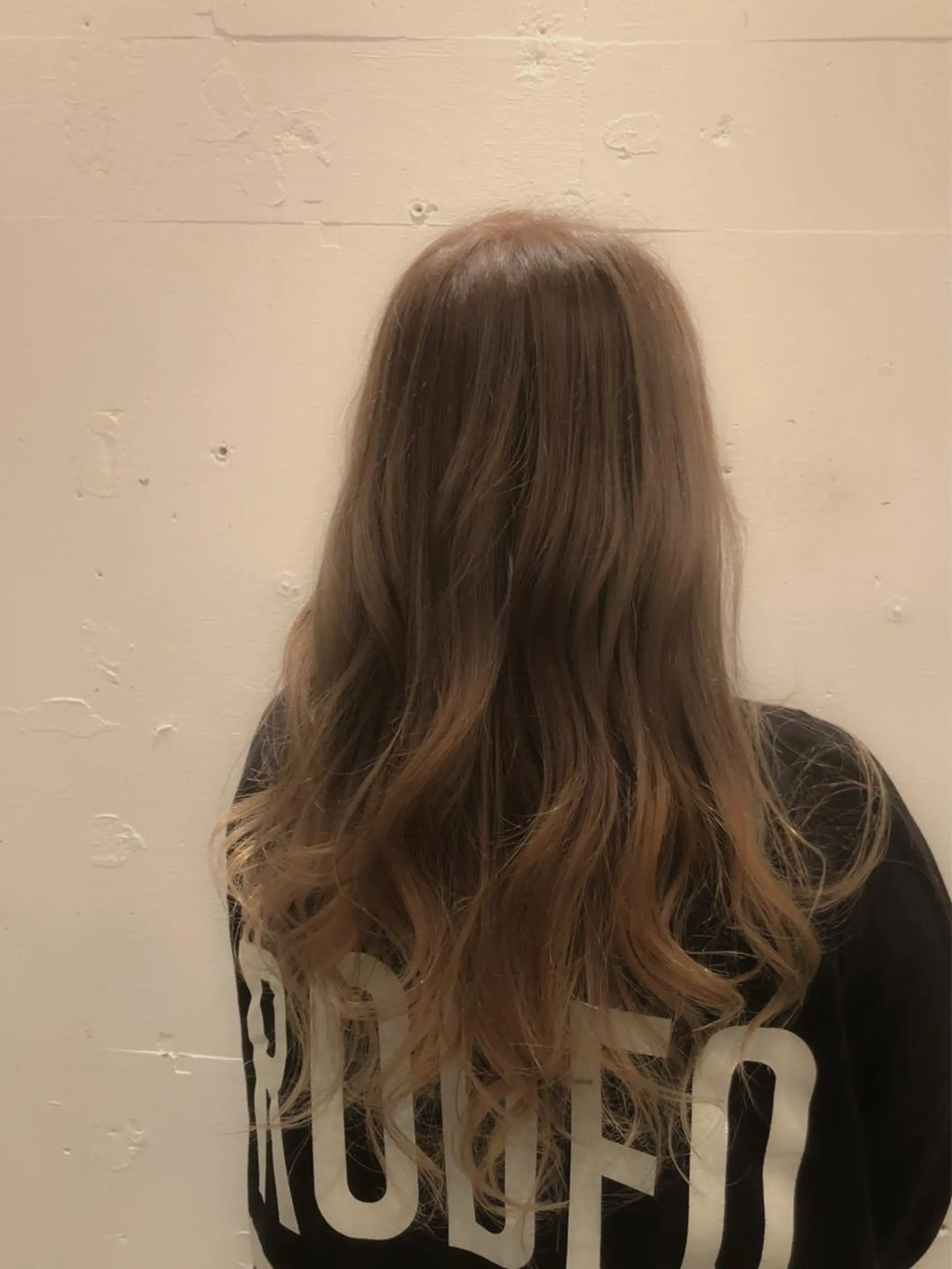 ロング カラー ベージュカラー ブリーチ グラデーションカラー ヘアカラー 小森谷 亮太のヘアスタイル