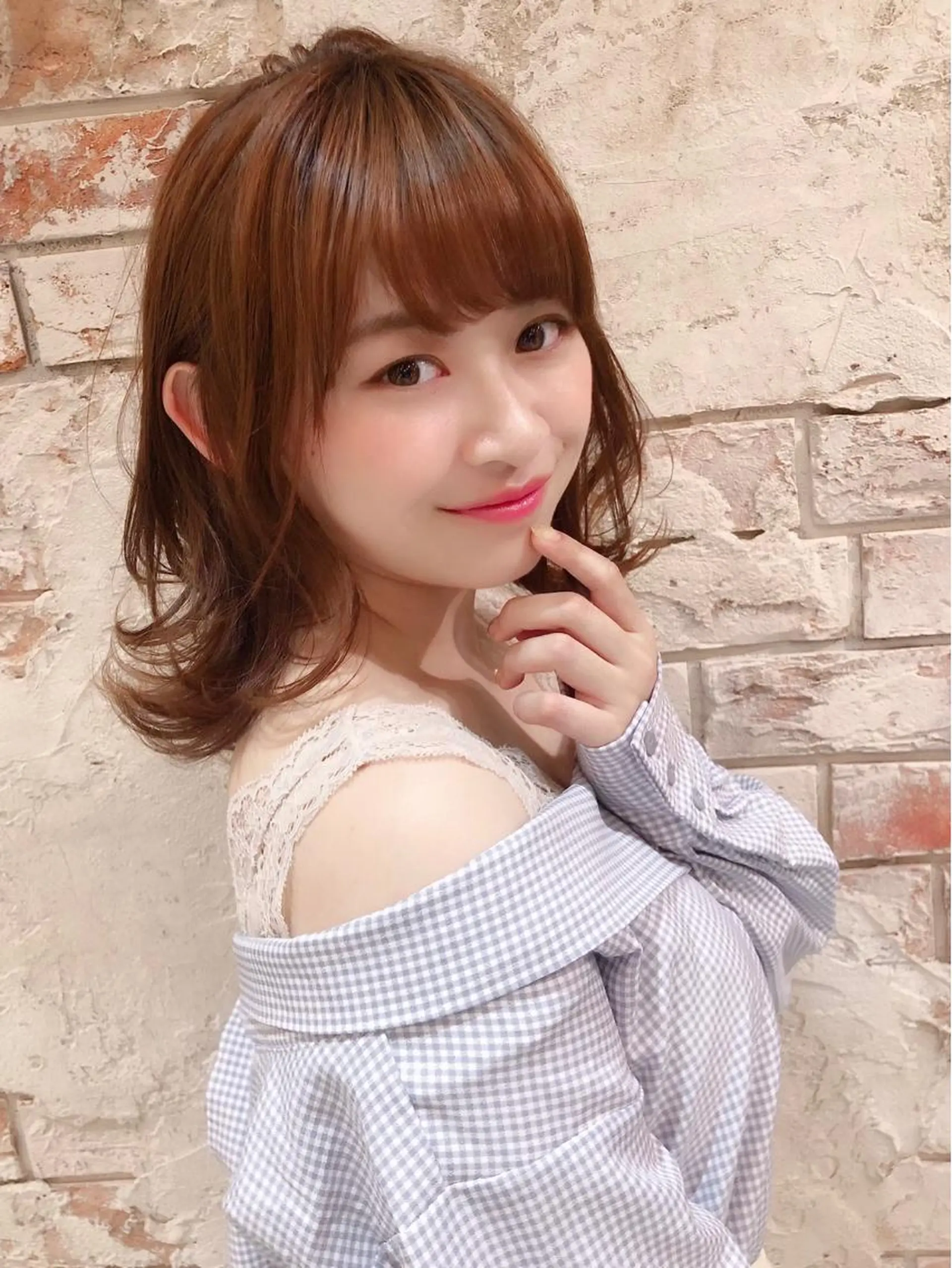 ミディアム カット ヘアカラー トリートメント 山本翔一郎 韓国顔周りレイヤーのヘアスタイル