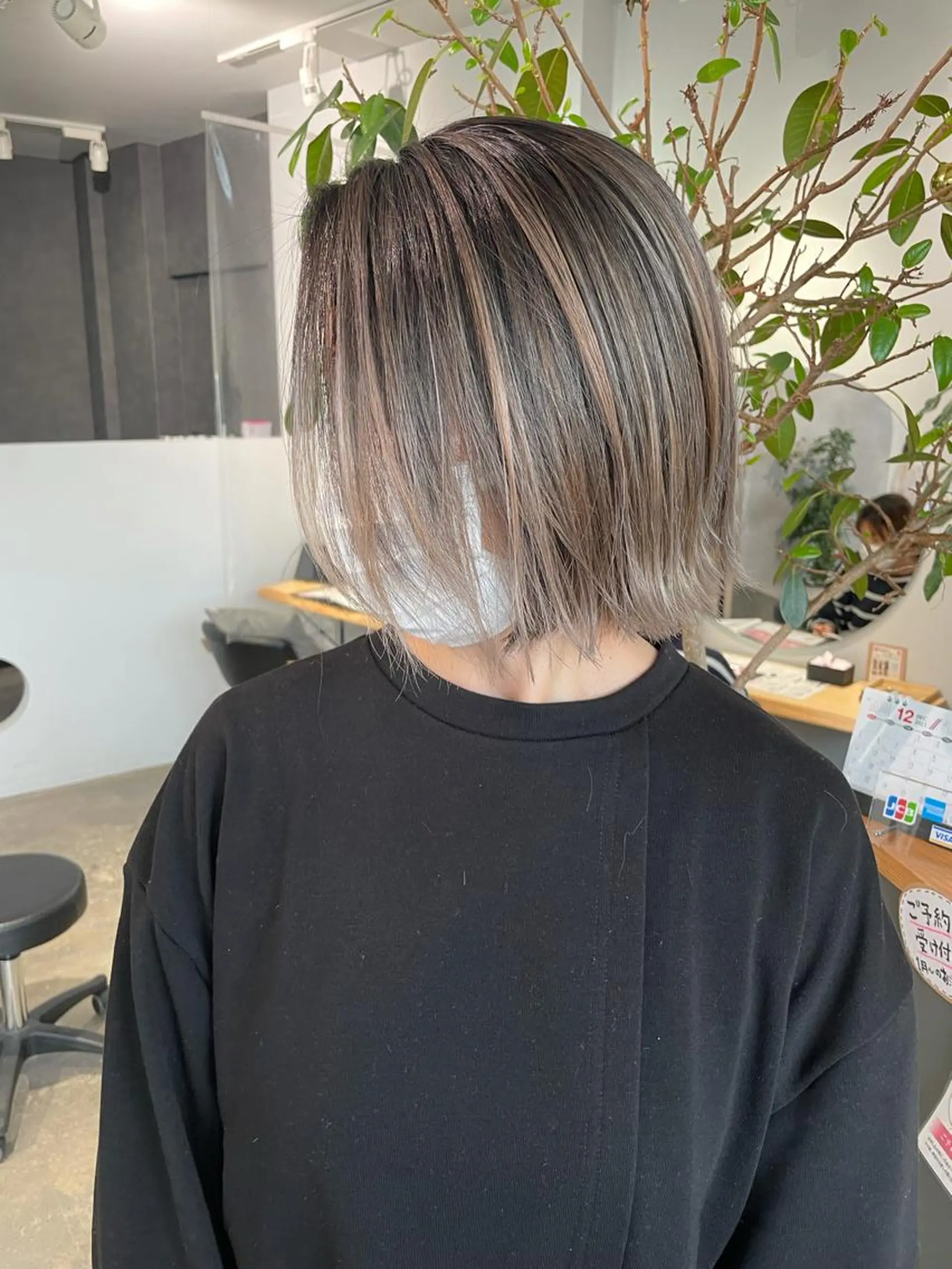 ショート レイヤーカット 岸川 恭子のヘアスタイル