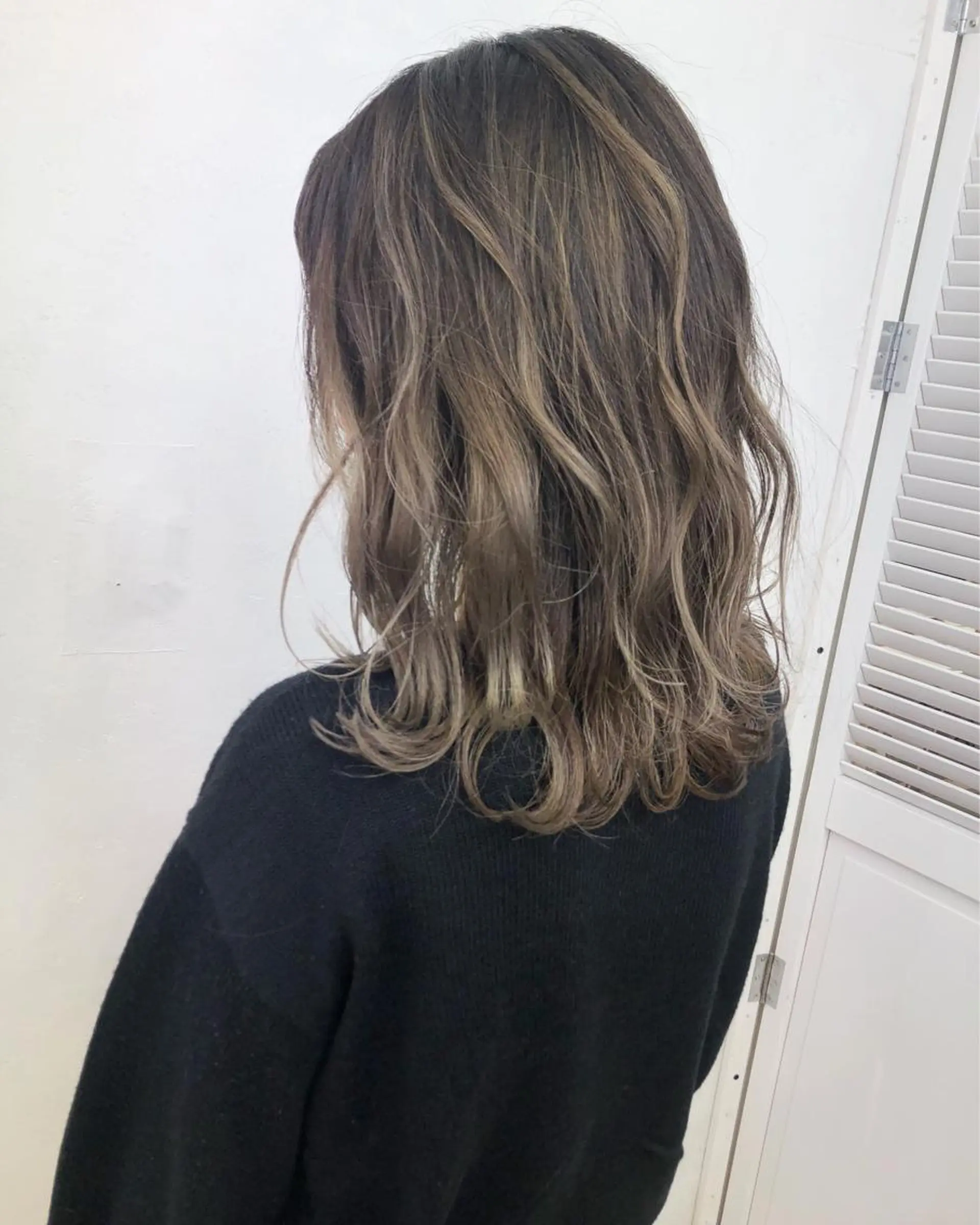 セミロング カラー バレイヤージュ レイヤーカット ヘアカラー トリートメント ブリーチカラーレイヤ ーカット🦋annaのヘアスタイル