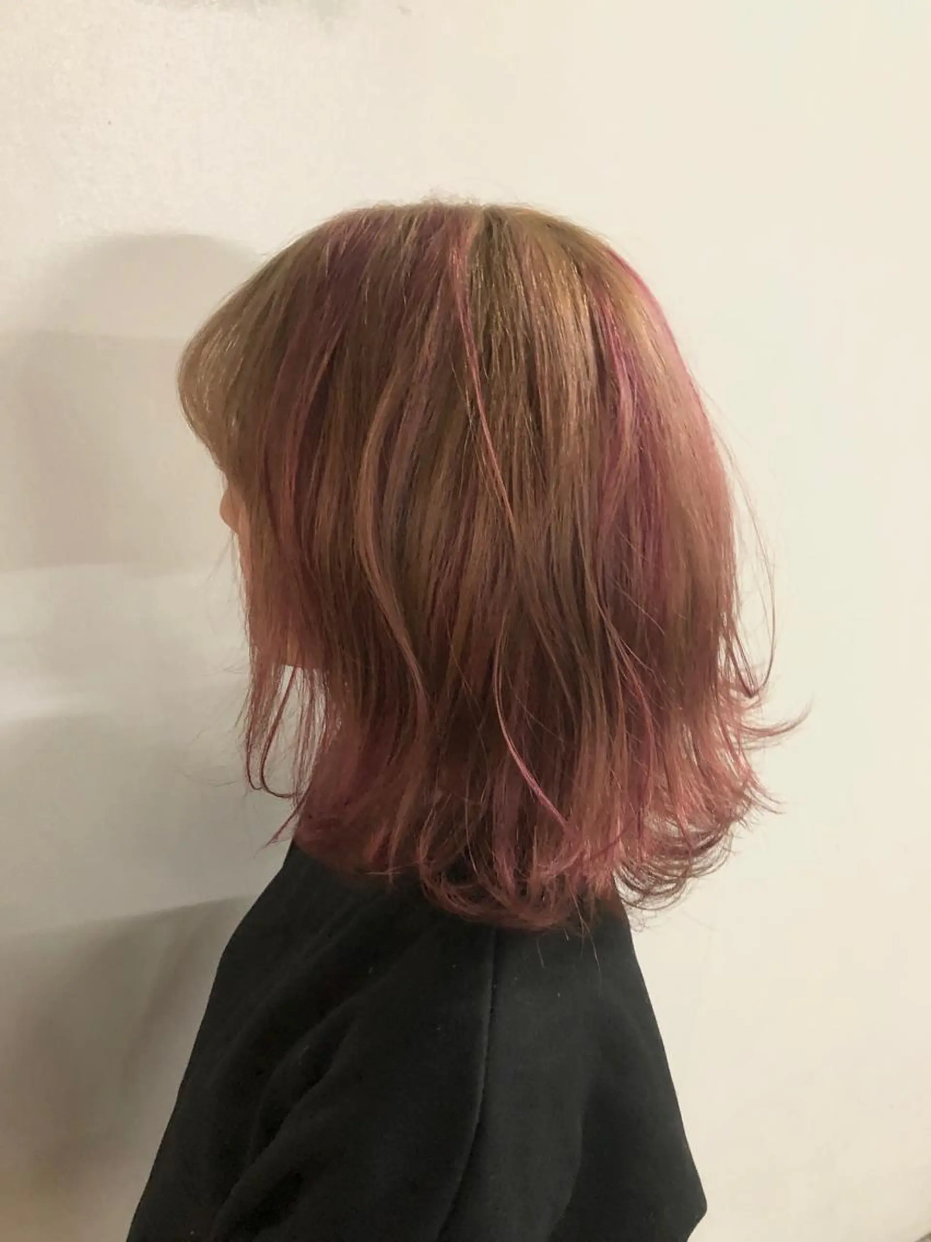 ショート カラー ブリーチ ハイライトカラー ピンクカラー ハイライト 東條 克義のヘアスタイル