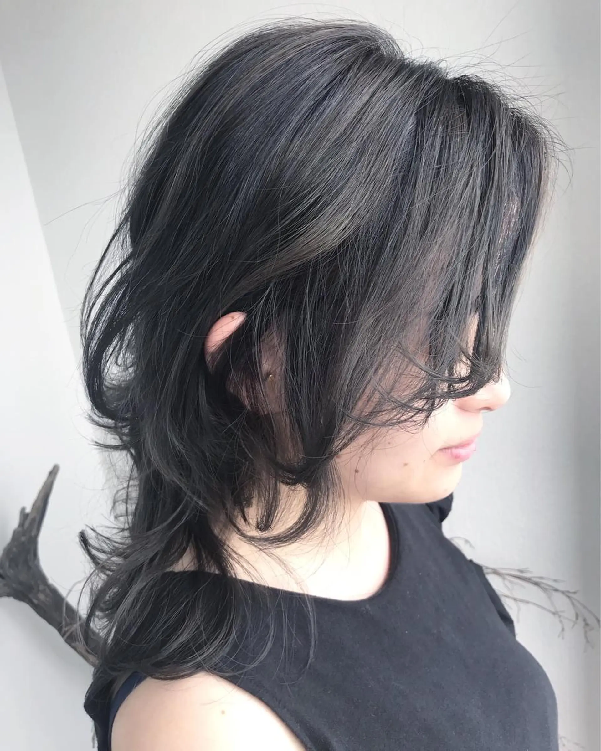 セミロング カラー グレージュ アイスグレージュ ウルフカット 大嶋 宏隆のヘアスタイル