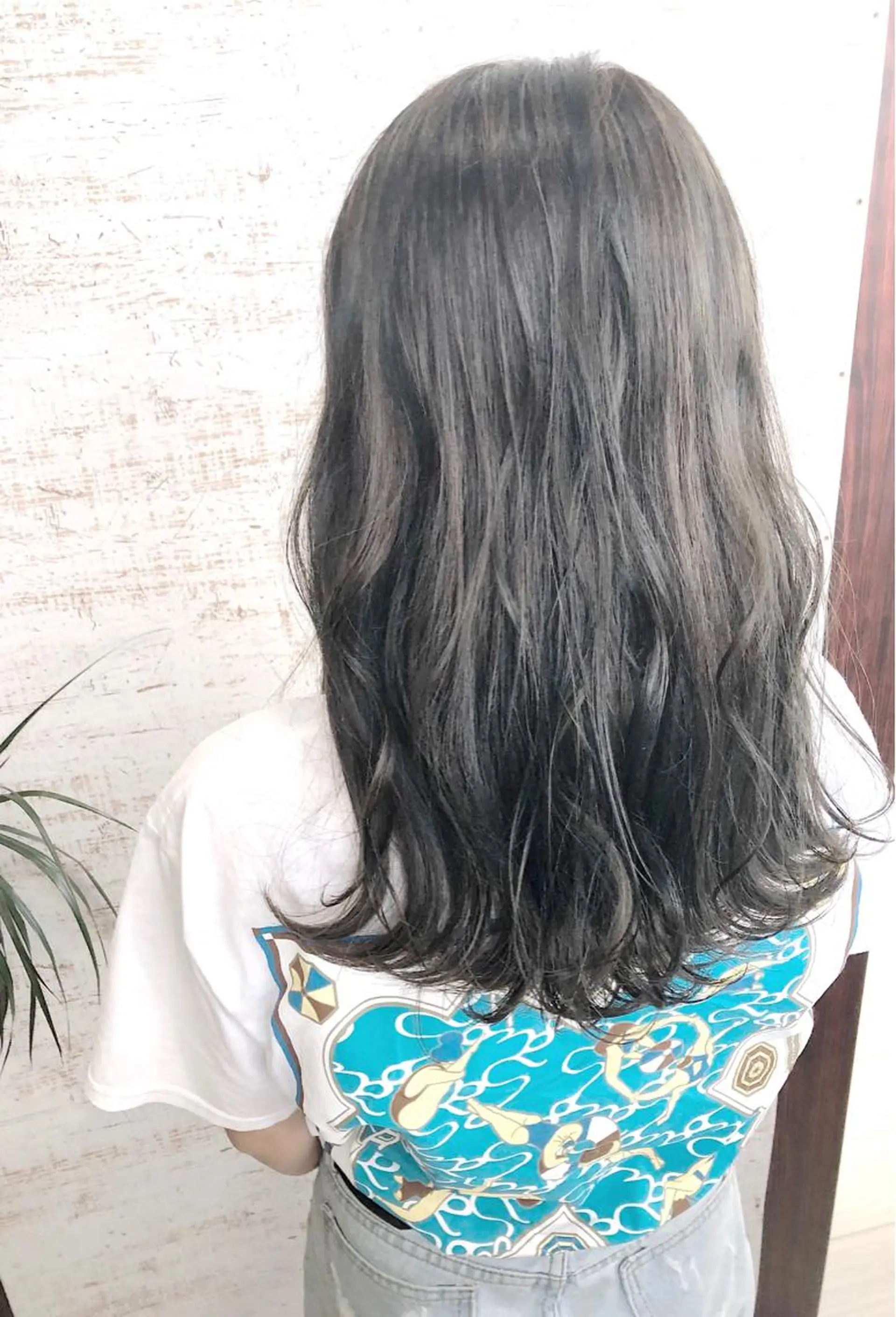 ロング カラー ダークシルバー シルバー ケアブリーチ /髪質 改善/古橋圭史郎のヘアスタイル