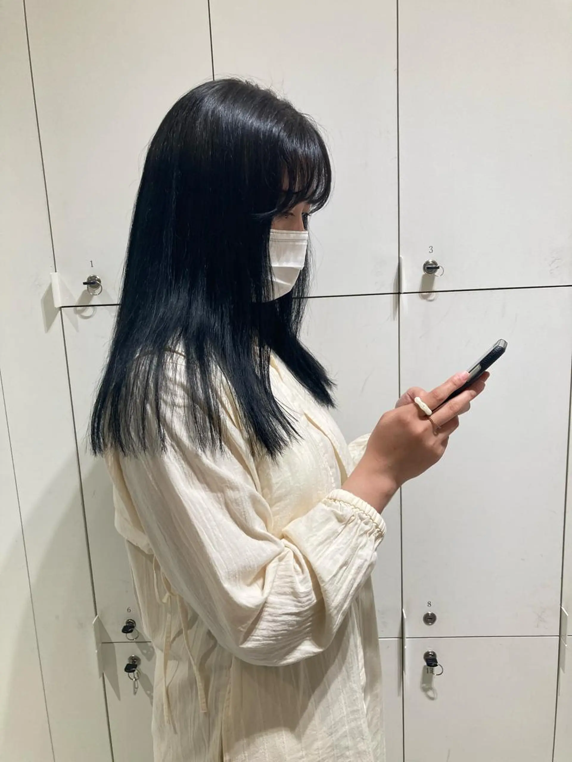 セミロング カラー 黒髪 ブルーカラー ブルーブラック ヘアカラー 透明感カラー🫧 nanohaのヘアスタイル