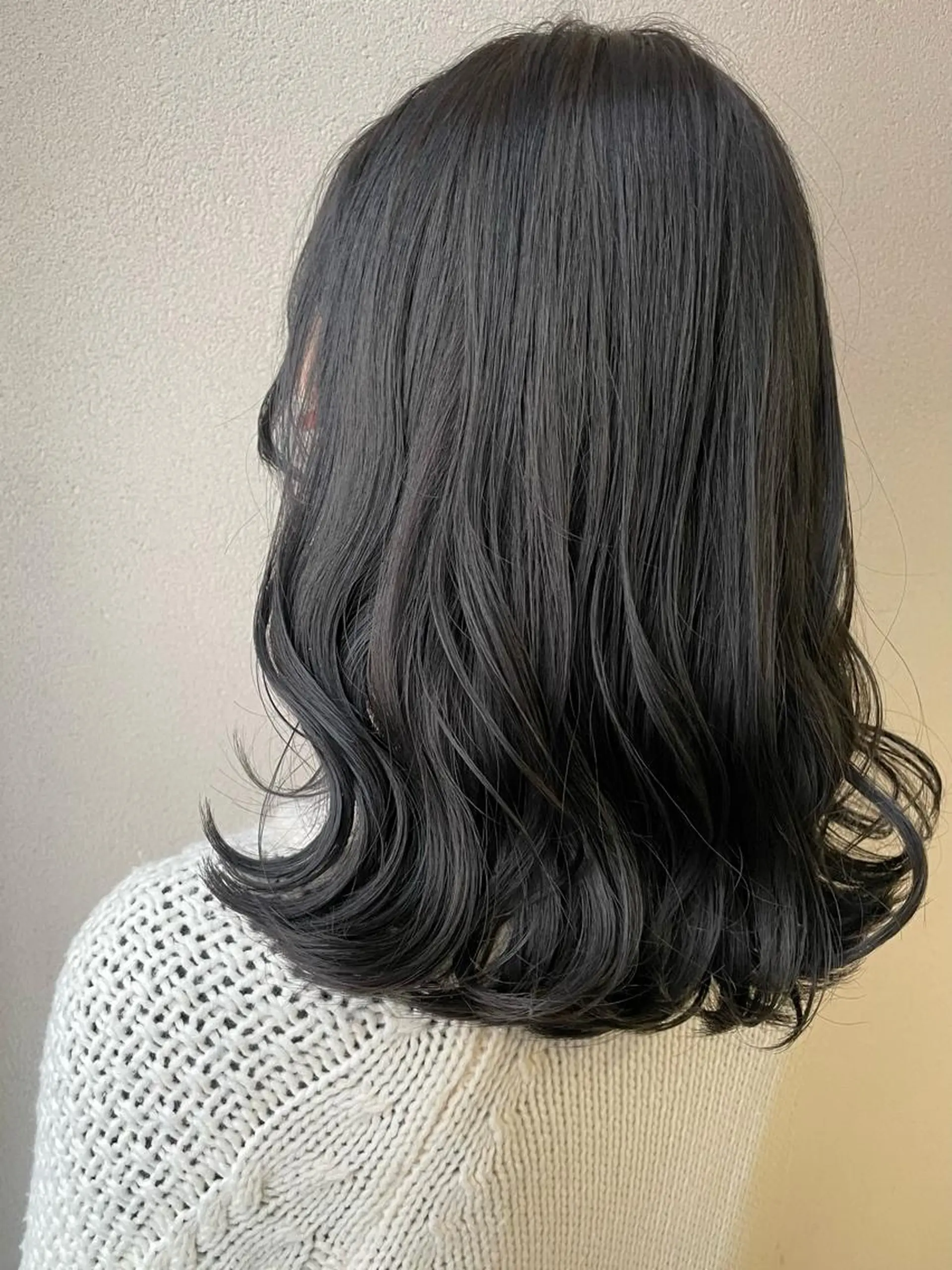 ミディアム カラー ネイビーカラー ヘアカラー 沢田 瞳のヘアスタイル