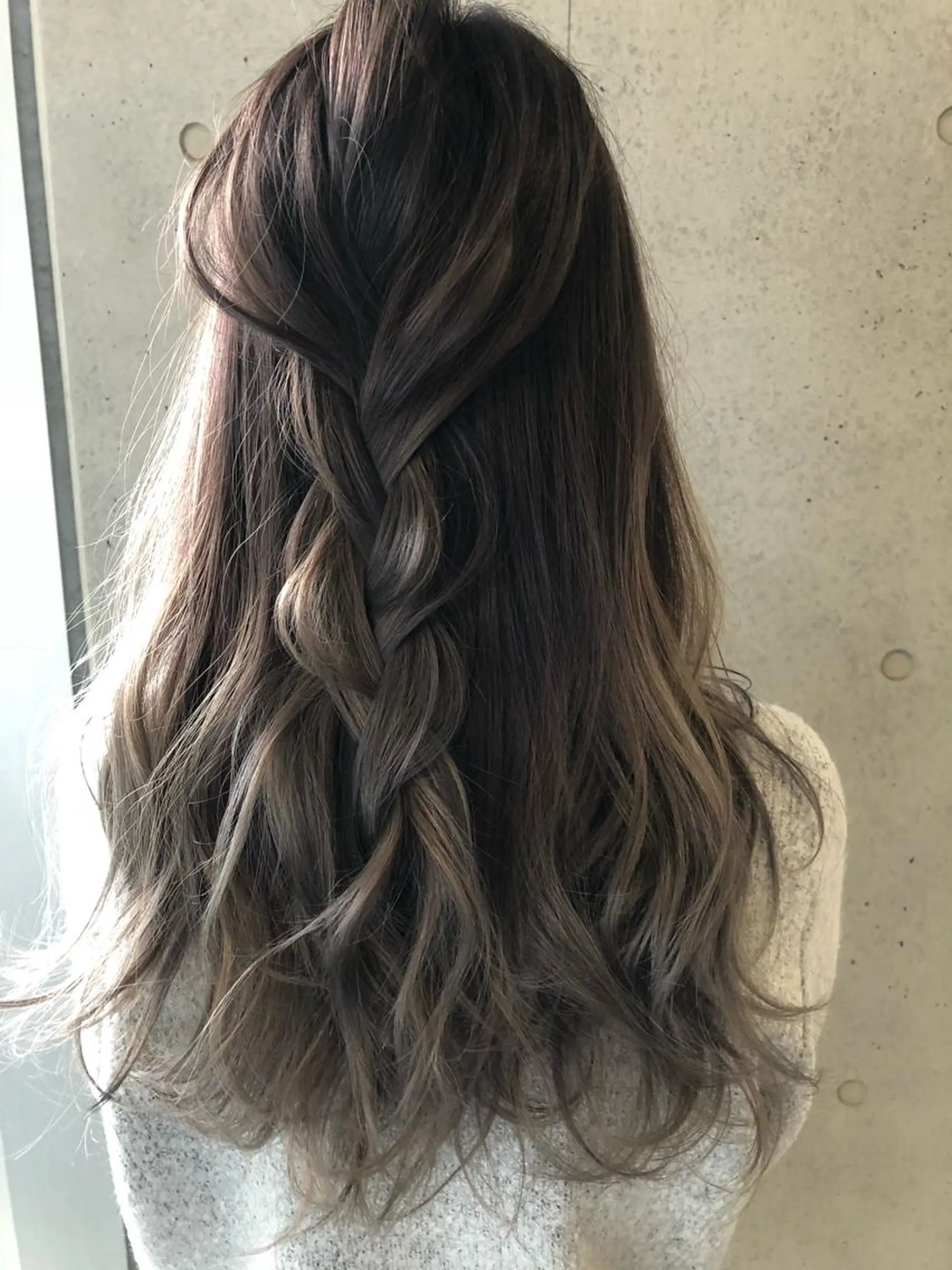 ロング カラー 透明感カラー グレージュ シルバー シルバーグレージュ ヘアカラー 松本 明日可のヘアスタイル