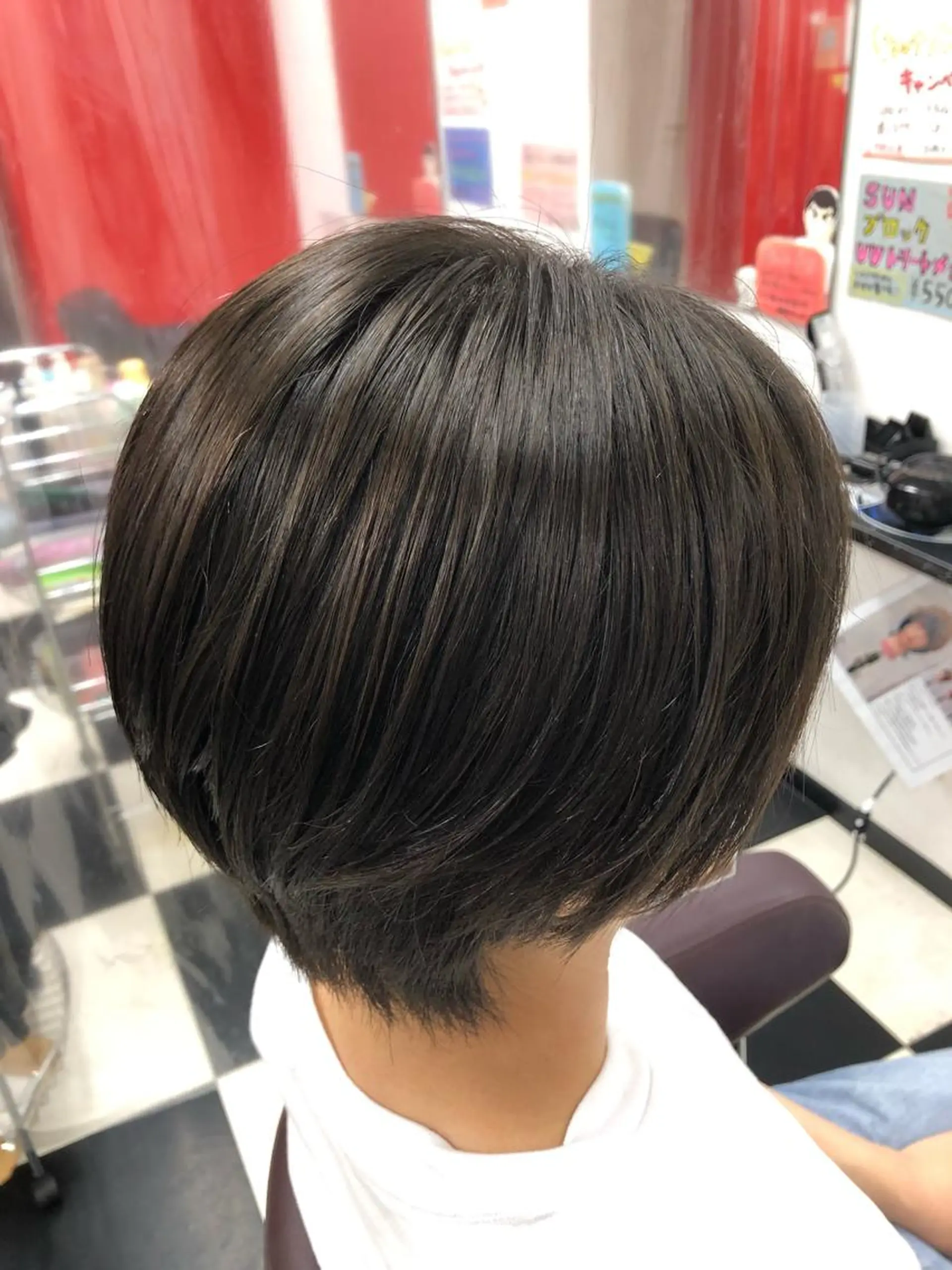 ショート カラー 粟野 裕稀のヘアスタイル