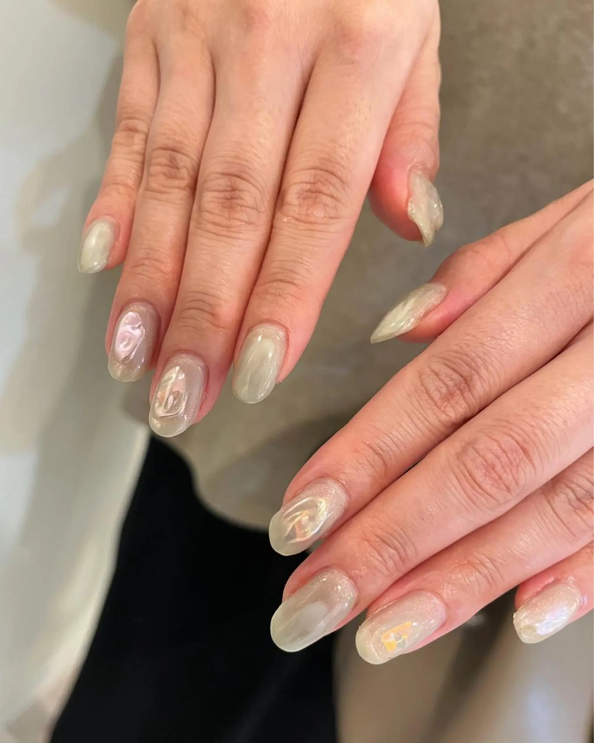 ネイル オーロラネイル グリーン ハンドネイル une／YUKINA 🫧大人nuanceのネイルデザイン