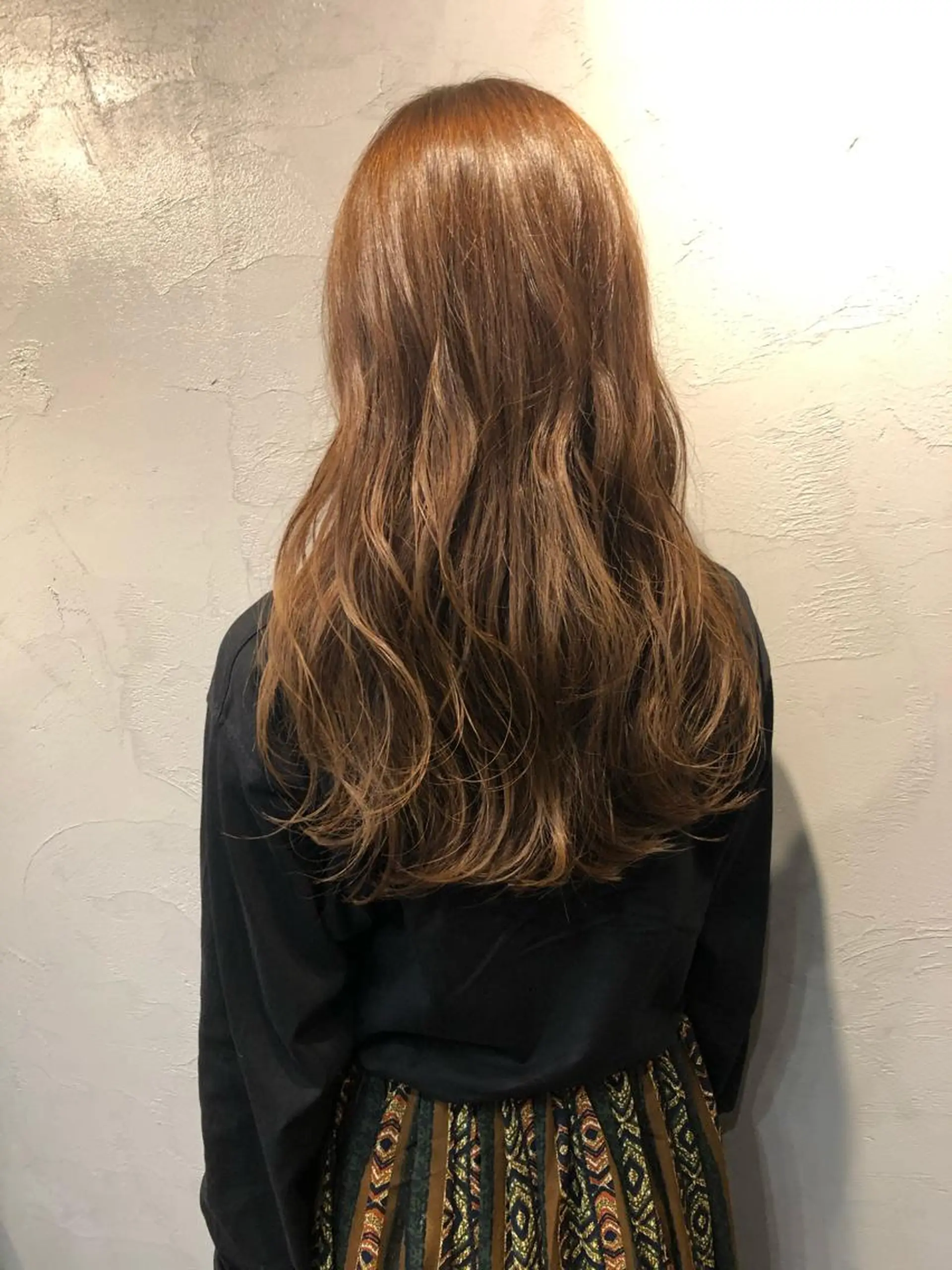 ロング カラー ベージュカラー ブリーチ ミルクティーベージュ ブリーチなしカラー ベイリコルド　アトリ 店長　宮城一真のヘアスタイル