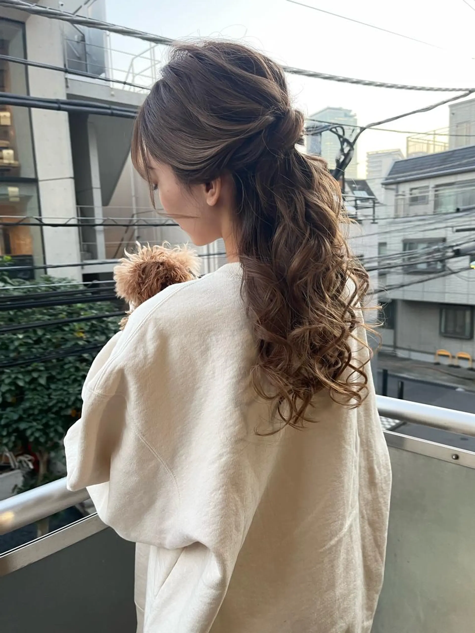ロング ヘアアレンジ ハーフアップ ヘアセット ミルクティーベージュ ブリーチ　店長　清水のヘアスタイル