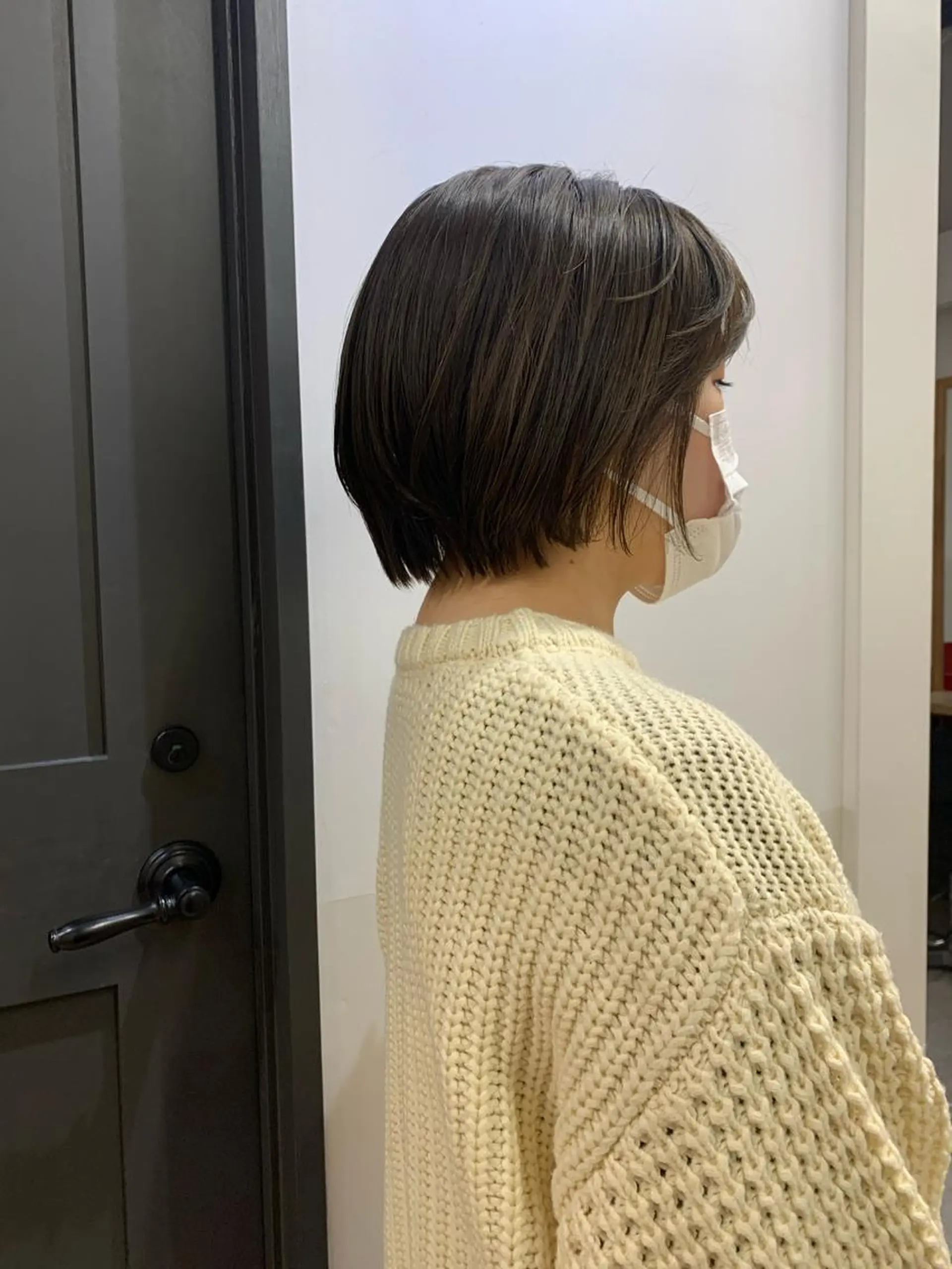 ショート カラー カット ヘアカラー SAKINO． ベージュカラーのヘアスタイル
