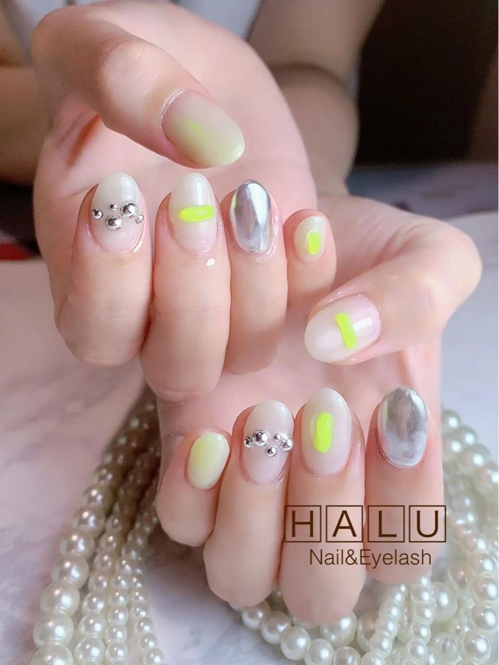 ネイル シルバー 黄色 HALU ハルのネイルデザイン