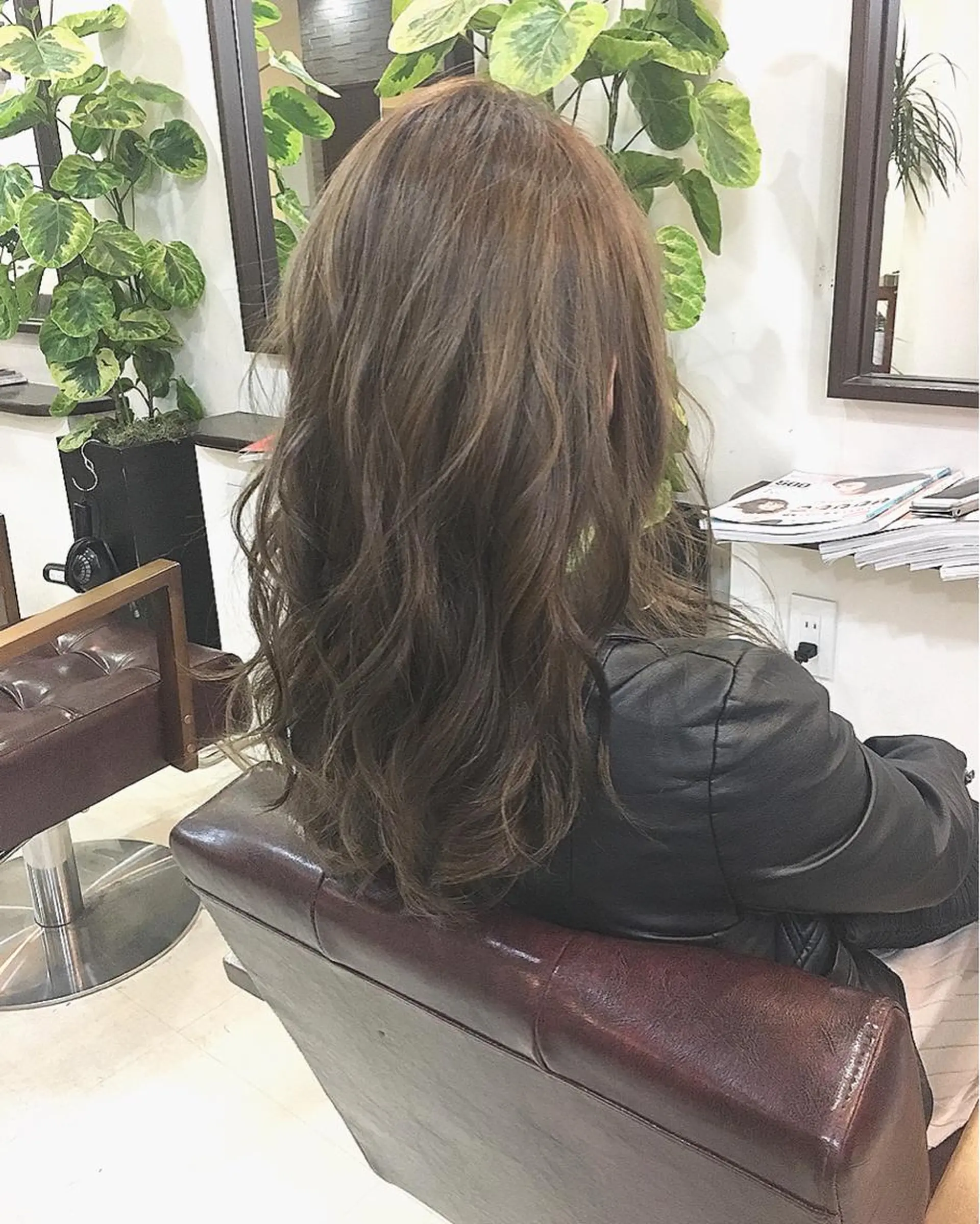 セミロング カラー セミロングパーマ アディクシーカラー バレイヤージュ ベージュカラー ブリーチ ヘアカラー トリートメント 隠れ家美容室 RAW TOKYO 【公式】のヘアスタイル